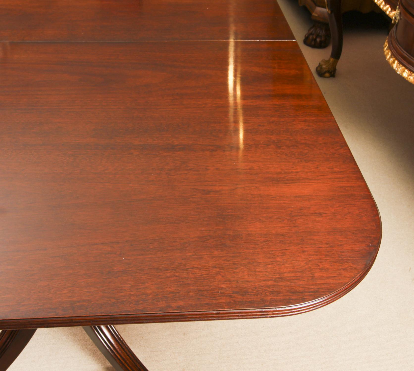 Vintage Dining Table by William Tillman & 18 Dining Chairs, 20th C 5
