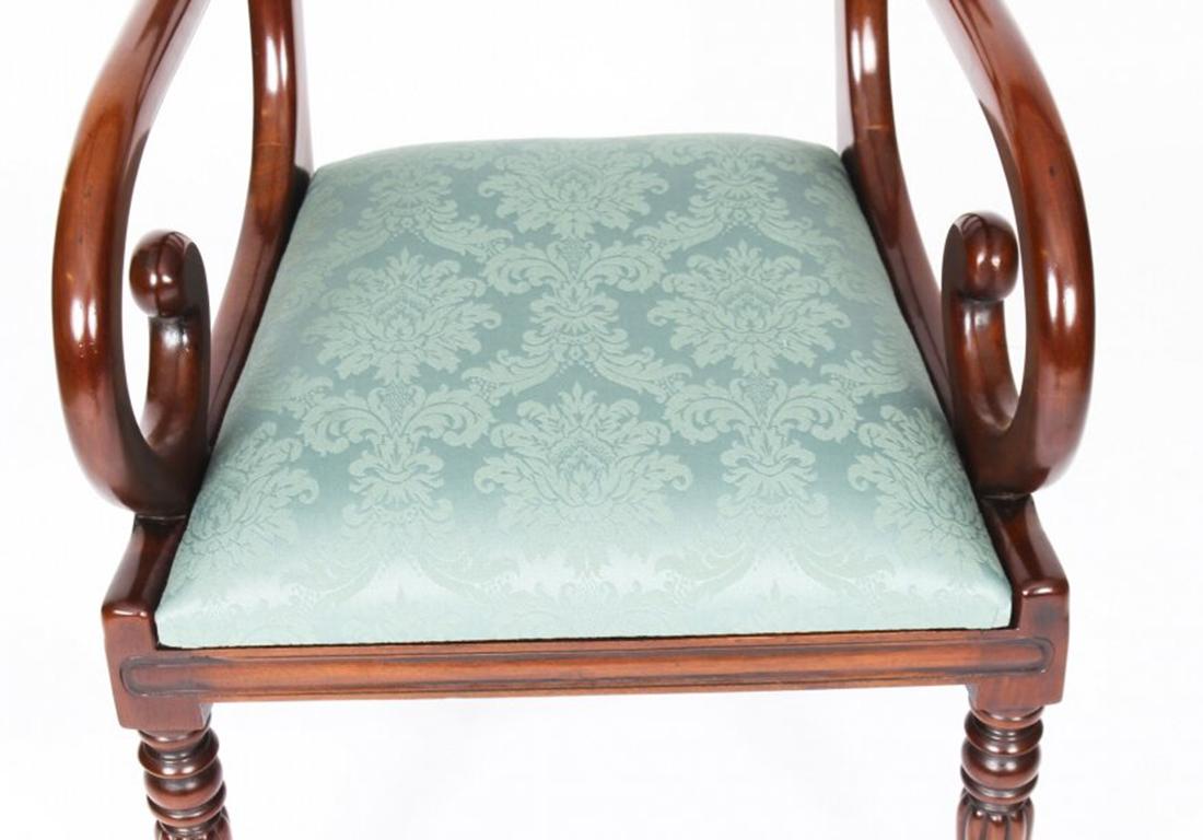 Vintage Dining Table by William Tillman & 18 Dining Chairs, 20th C 9