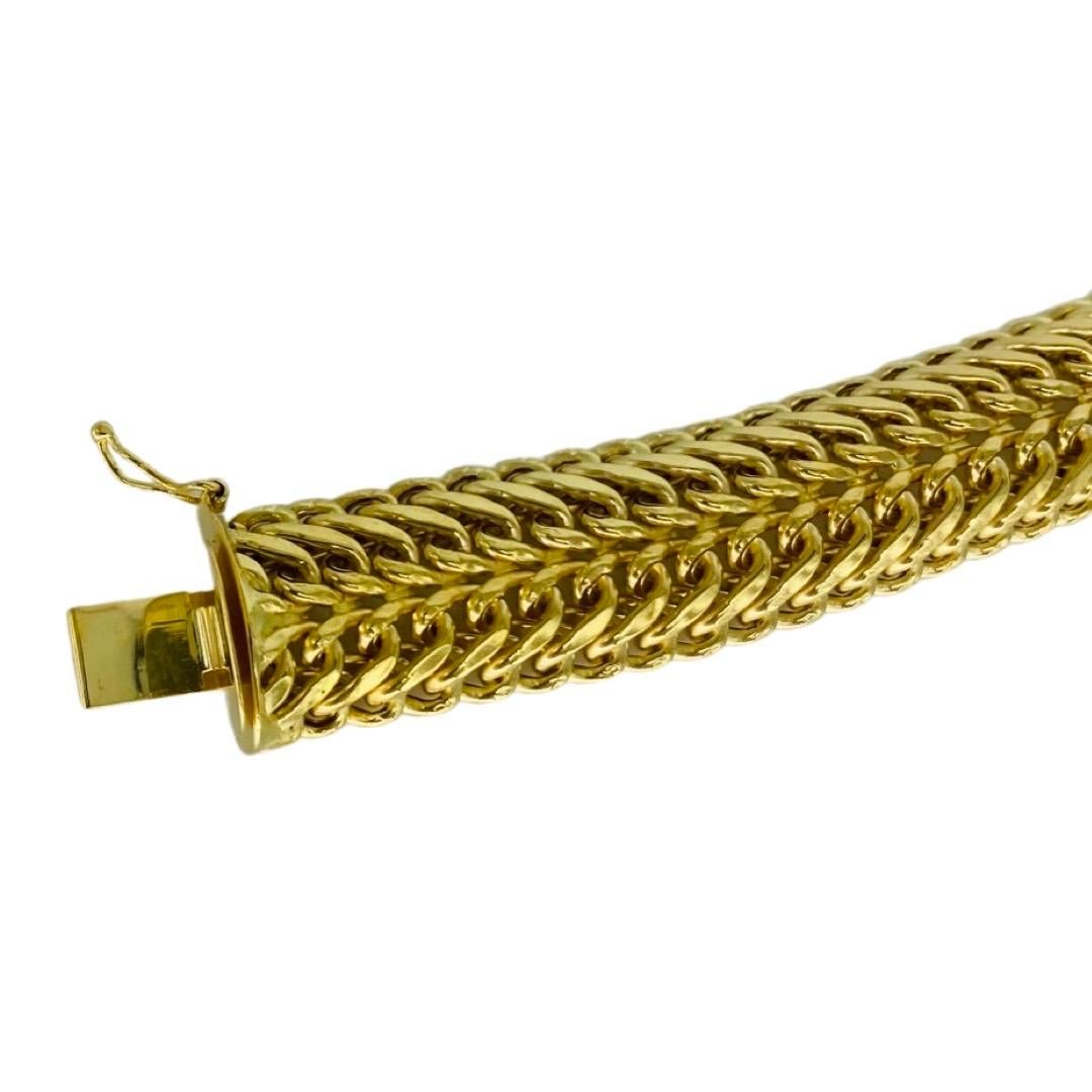 Vintage Woven Swirl Bracelet 18 Karat Gold In Excellent Condition For Sale In Miami, FL