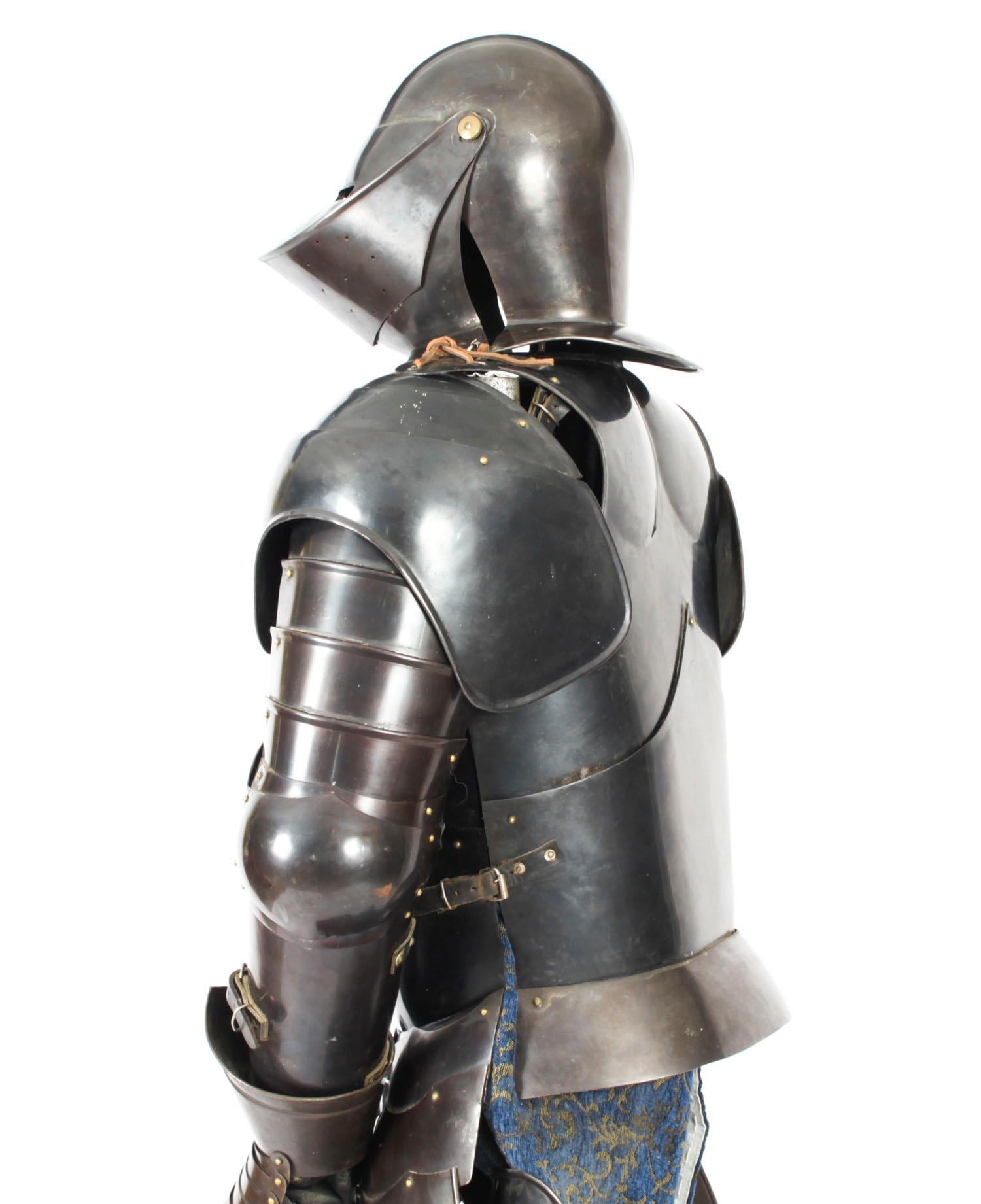 Vintage 16th C Style Complete Suit of Armour, Castell Gyrn, 20th Century For Sale 2