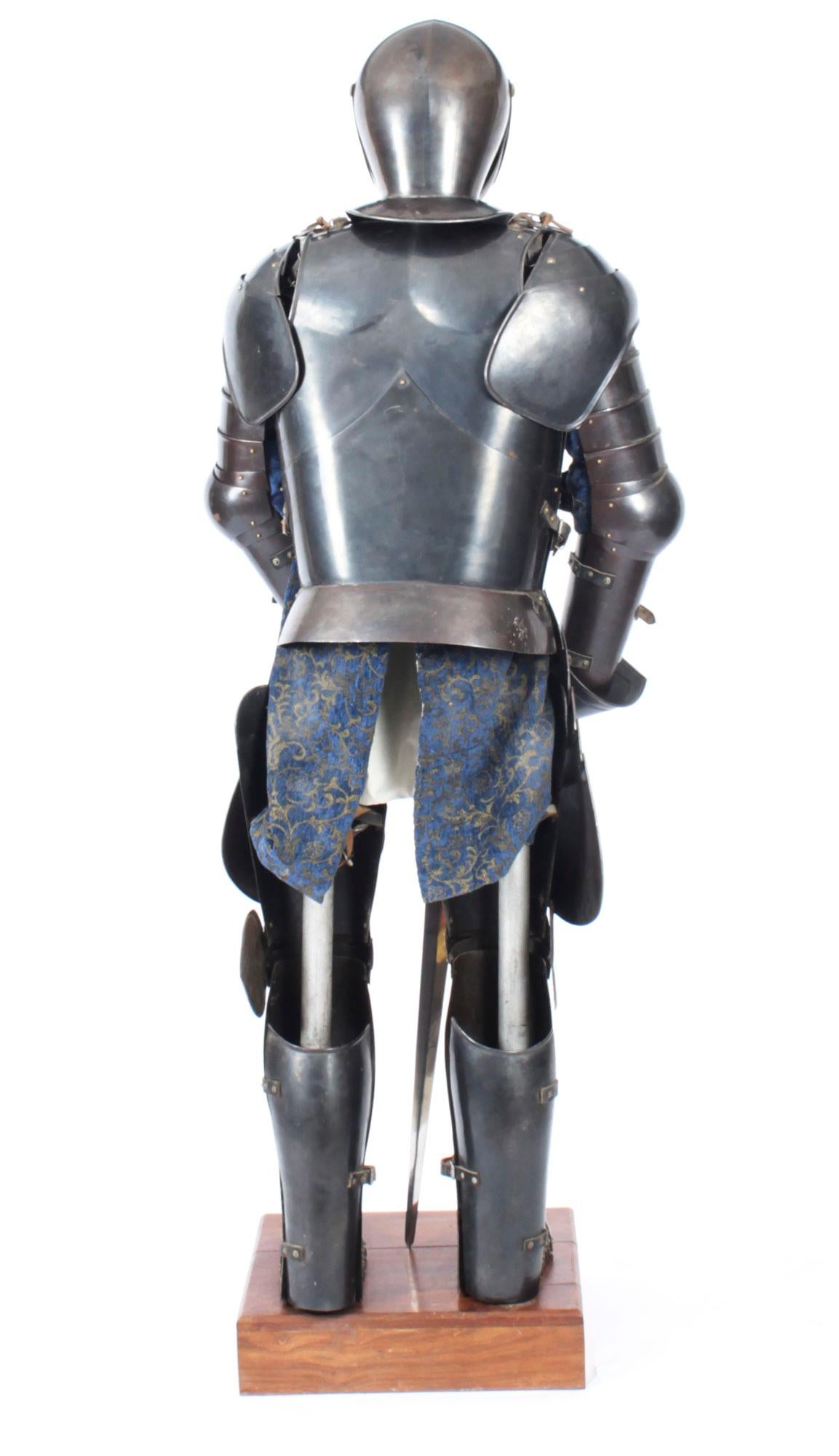 Vintage 16th C Style Complete Suit of Armour, Castell Gyrn, 20th Century For Sale 6