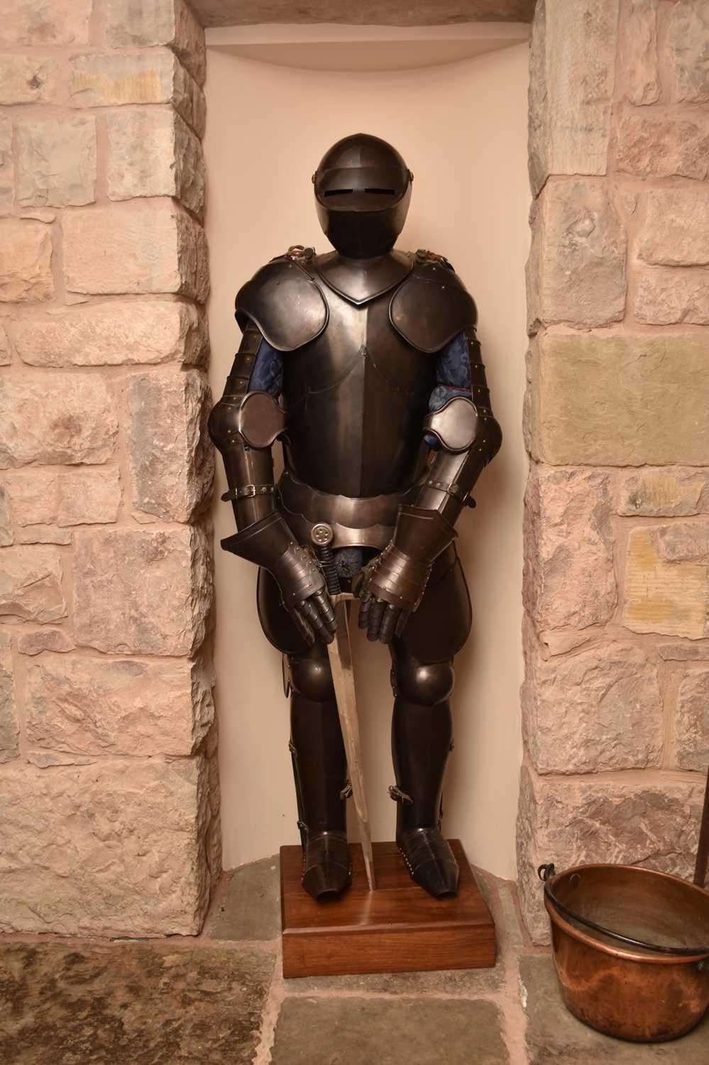 Vintage 16th C Style Complete Suit of Armour - Castell Gyrn 20th Century For Sale 11