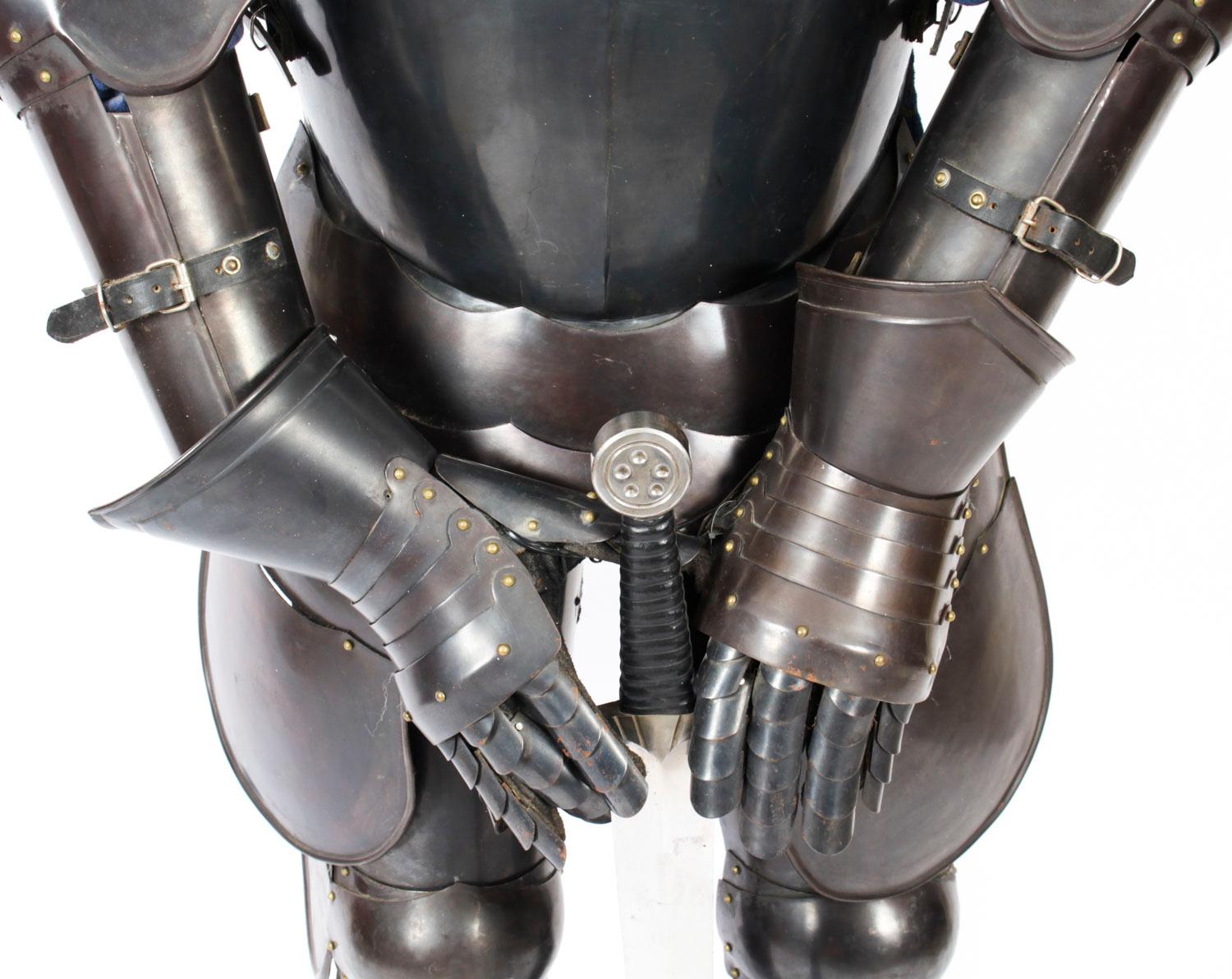 Hand-Crafted Vintage 16th C Style Complete Suit of Armour - Castell Gyrn 20th Century For Sale