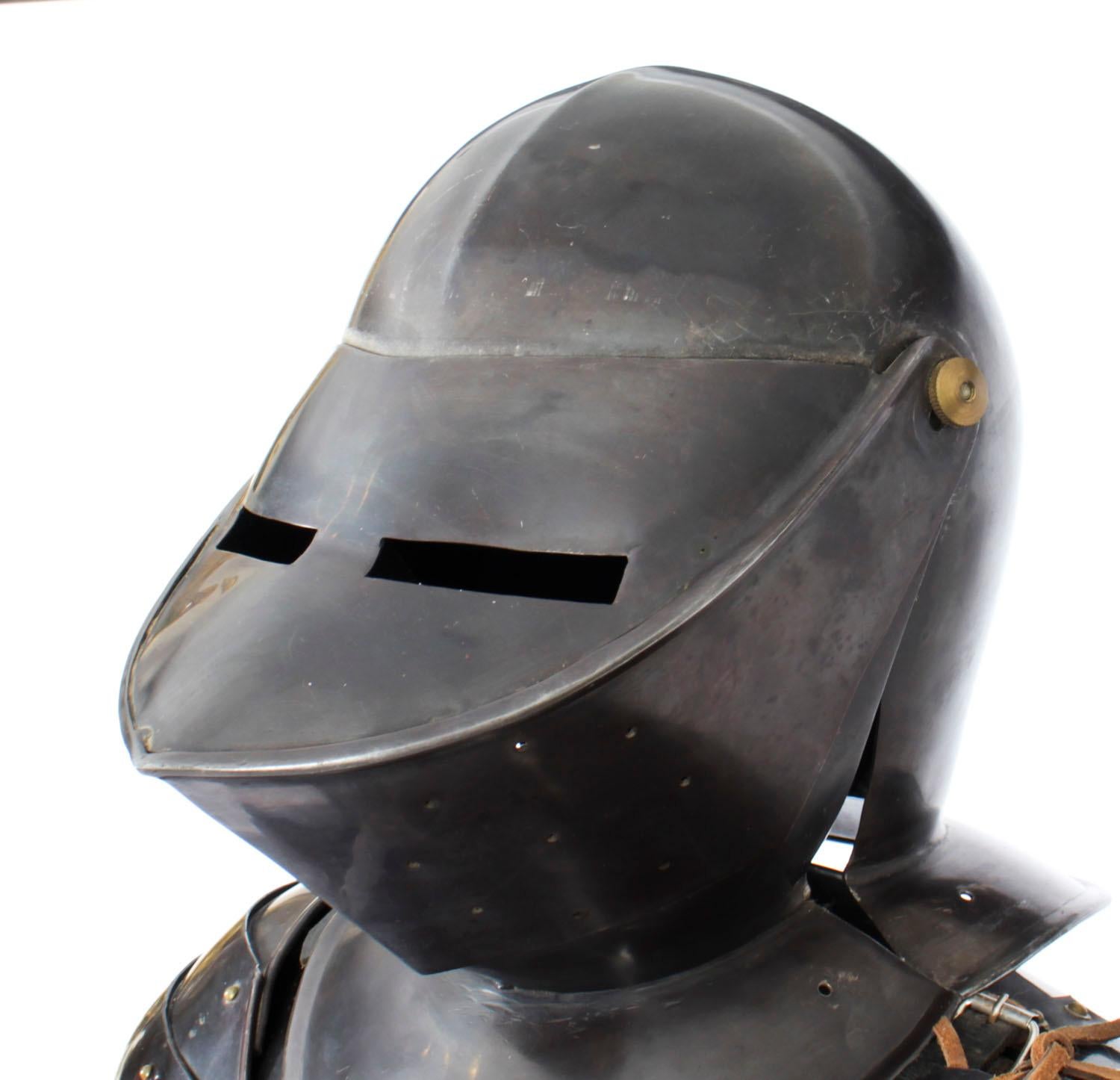 Steel Vintage 16th C Style Complete Suit of Armour - Castell Gyrn 20th Century For Sale