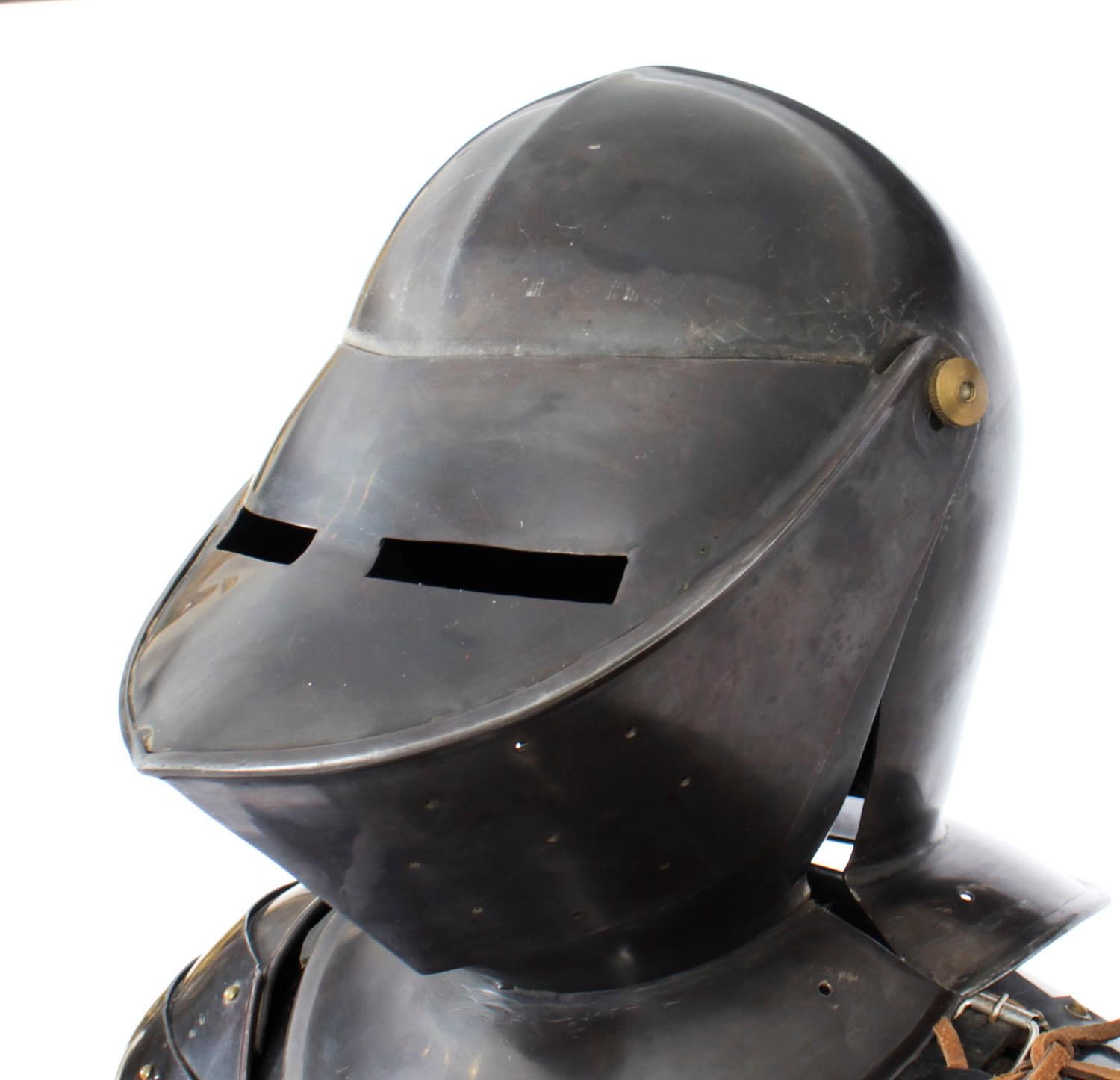 Late 20th Century Vintage 16th C Style Complete Suit of Armour, Castell Gyrn, 20th Century For Sale
