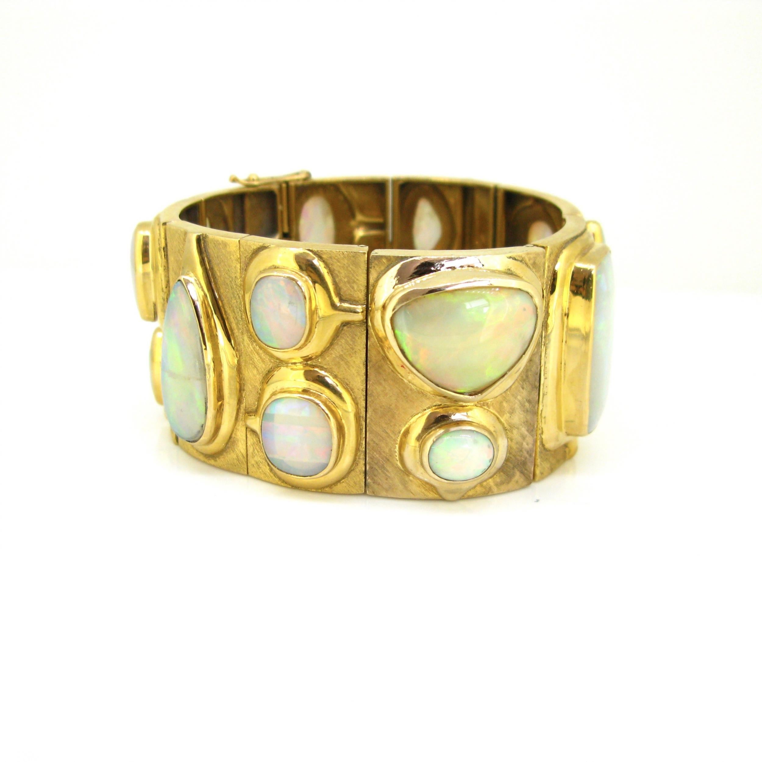 Women's or Men's Vintage 17 Opals Large Bracelet Bangle by BURLE MARX, 18kt yellow gold circa 196