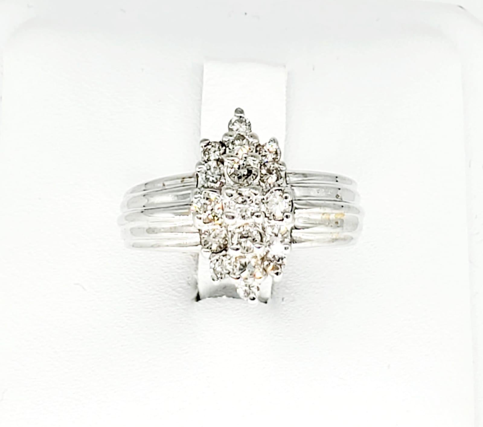 Vintage 1.70 Carat Diamonds Cluster Ring 14 Karat White Gold In Excellent Condition For Sale In Miami, FL