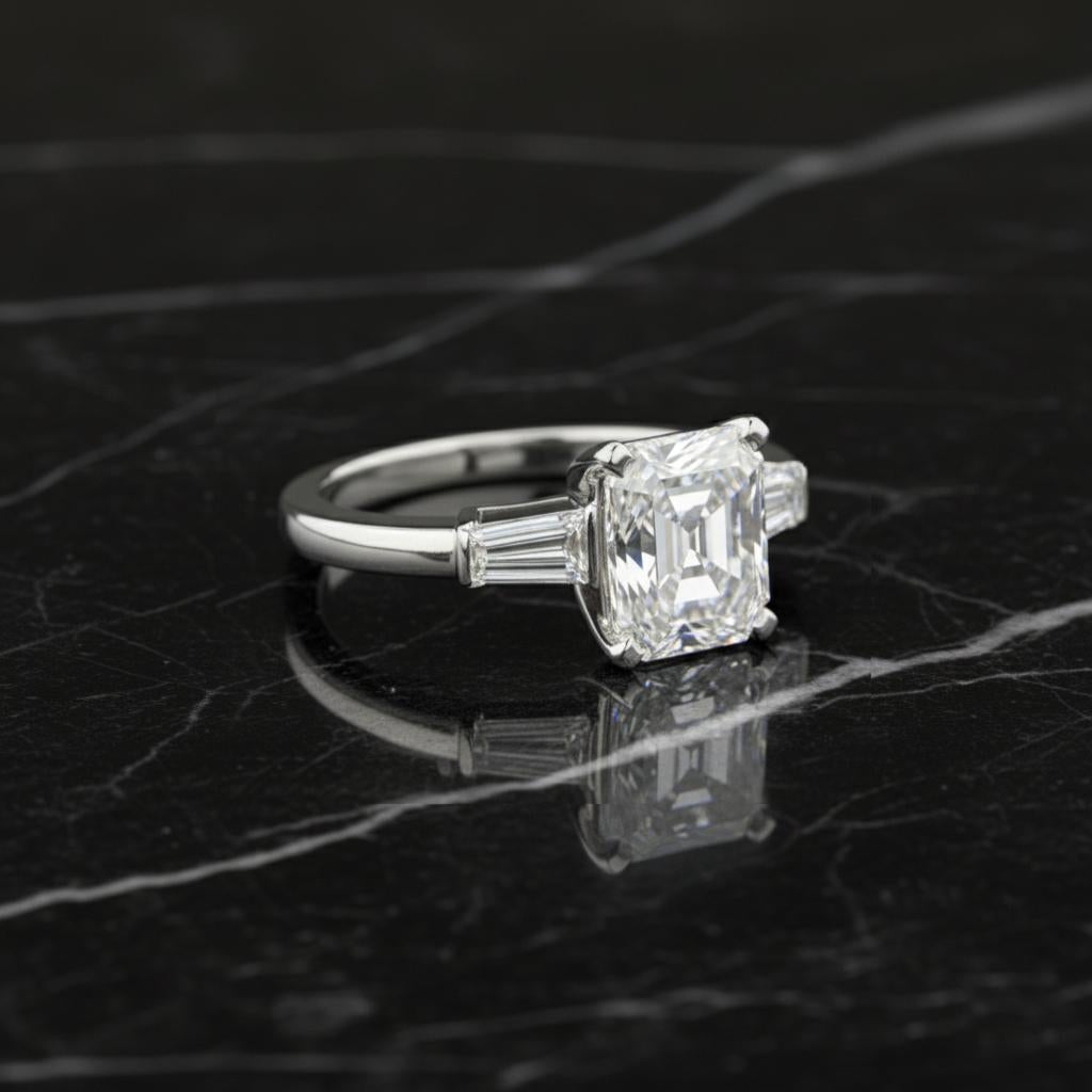 Art Déco Anello in platino con diamante taglio smeraldo vintage da 1,70 carati F VS2 in vendita