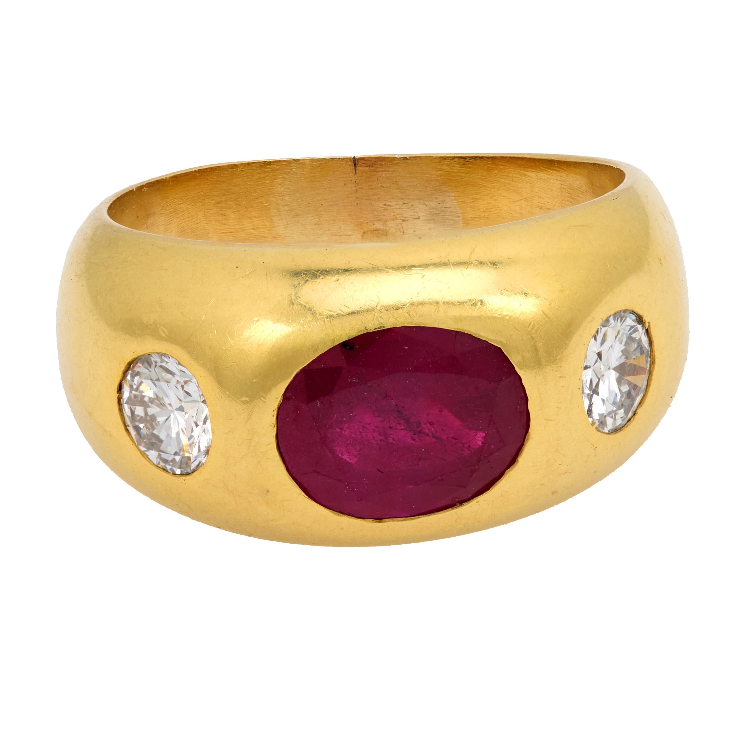 Modern Vintage 1.70 carat ruby diamond 18k yellow gold bezel set three stone band For Sale
