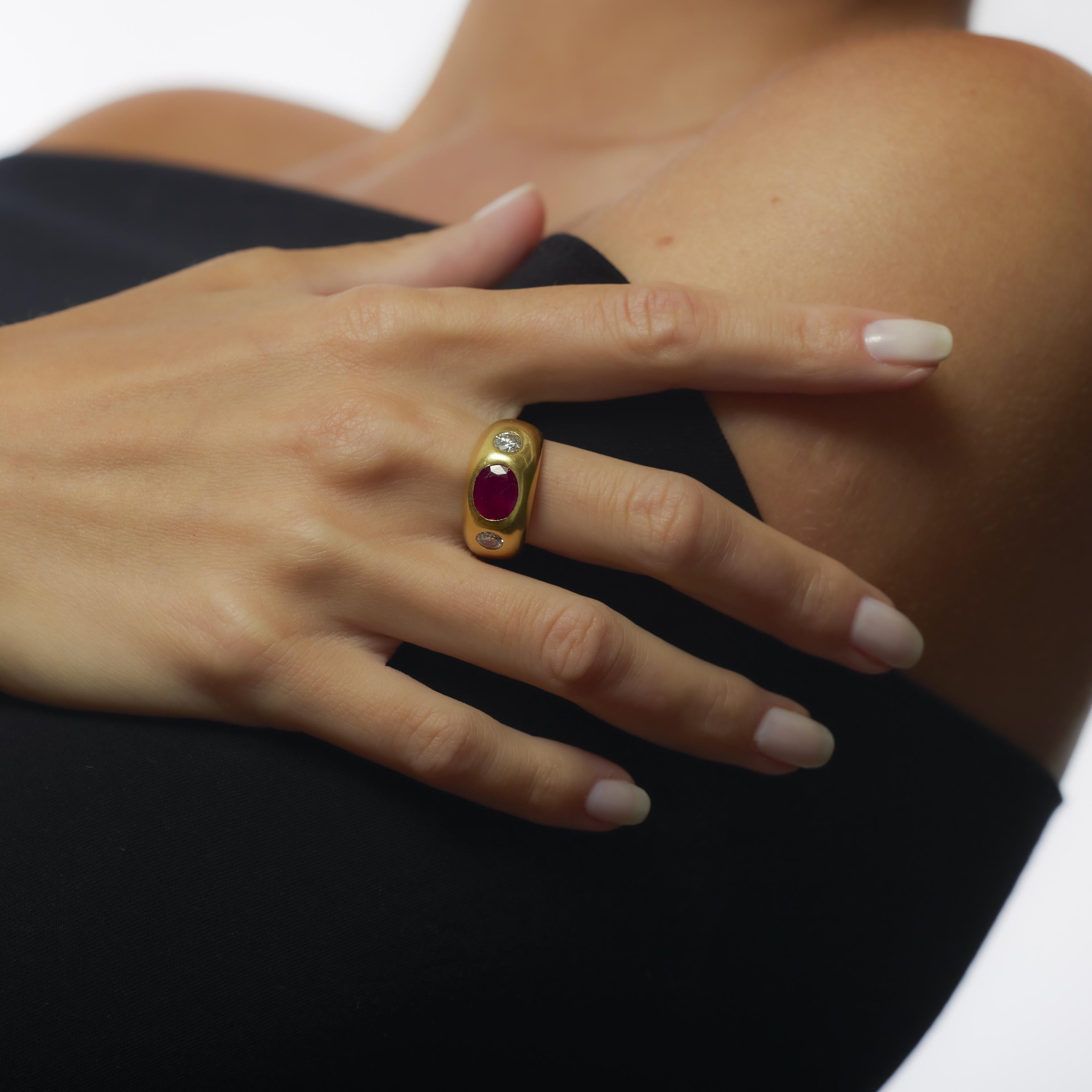 Oval Cut Vintage 1.70 carat ruby diamond 18k yellow gold bezel set three stone band For Sale