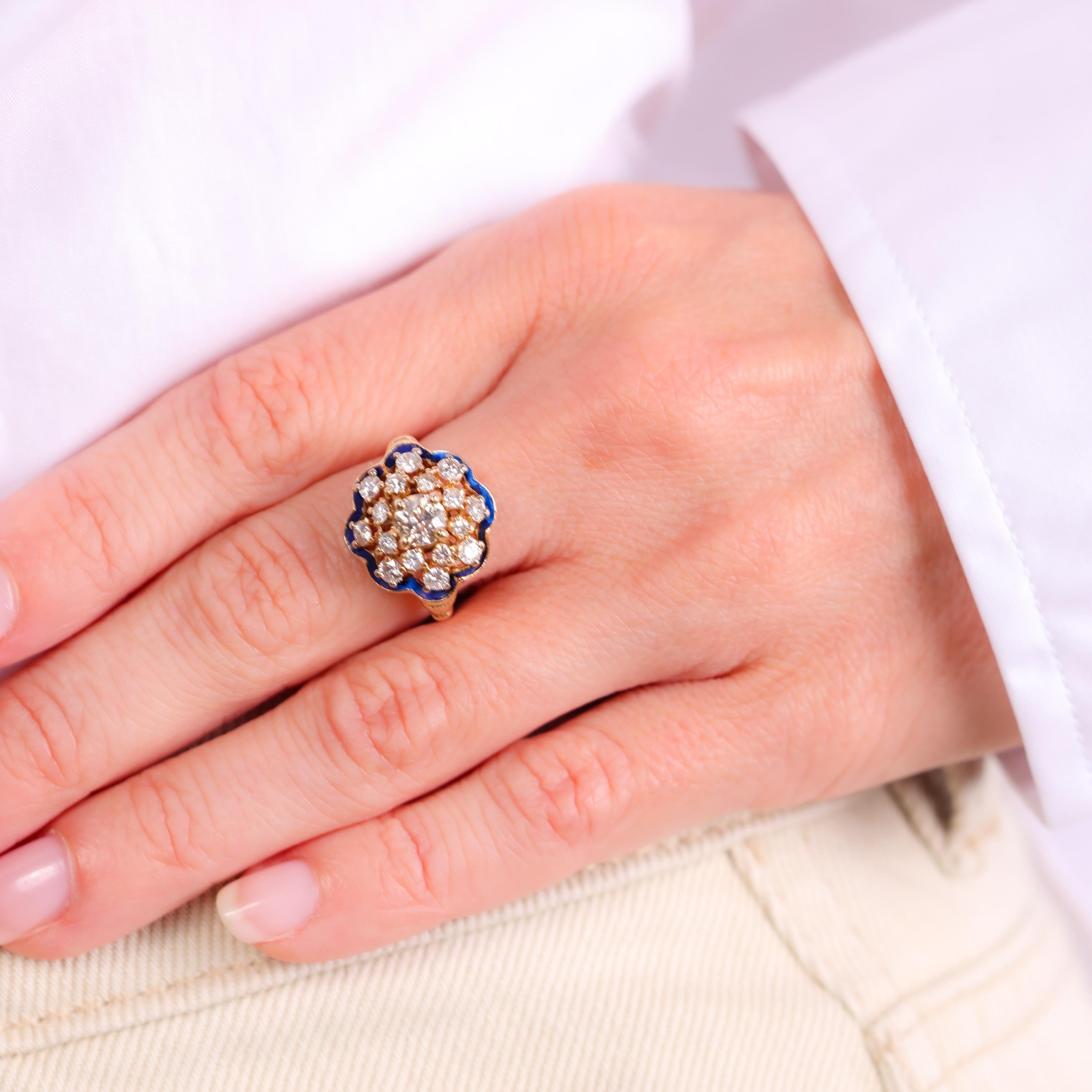 Anillo flor vintage de oro amarillo de 14 quilates con esmalte y diamantes de 1,70 quilates de peso total Corte europeo antiguo