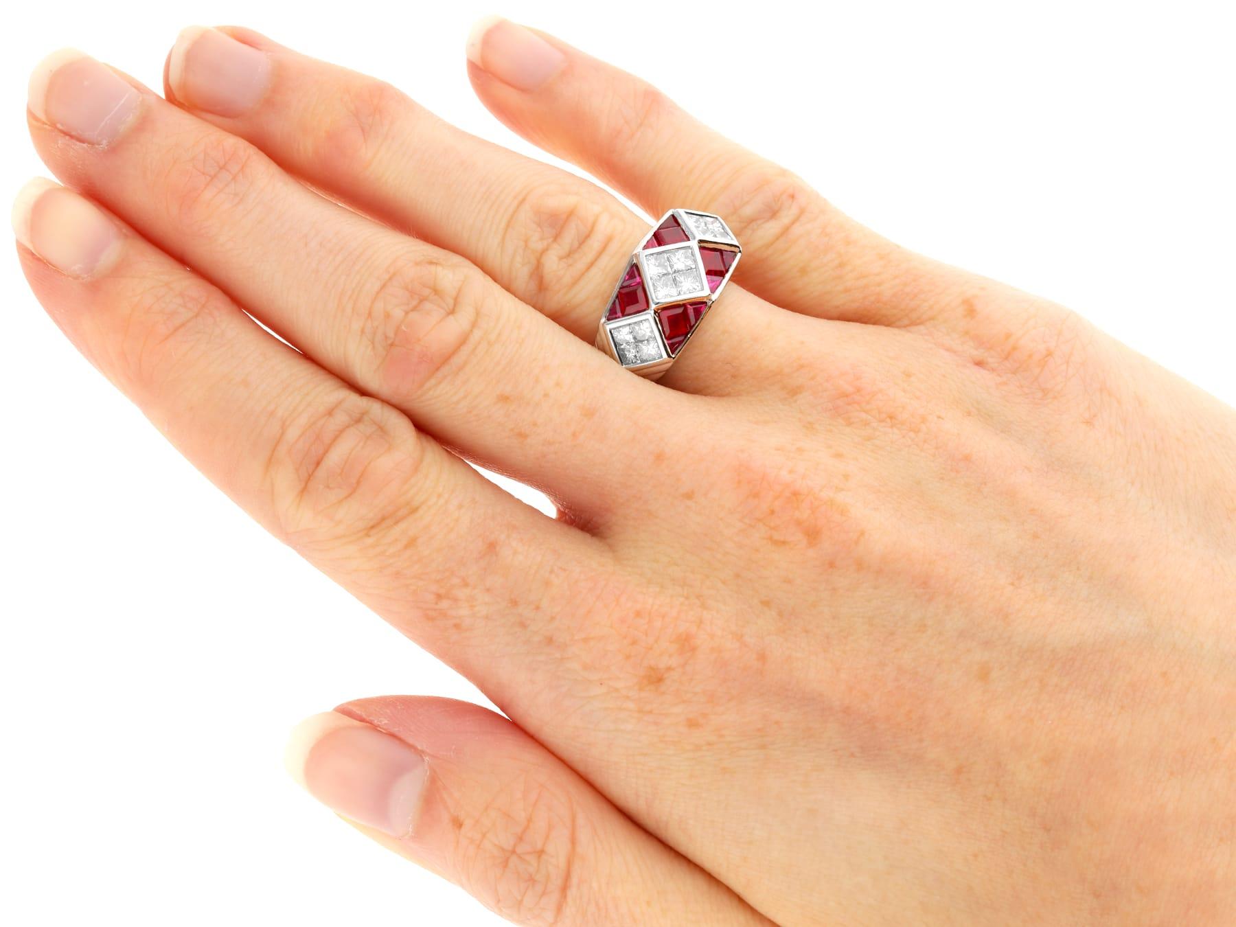 Anillo de vestido vintage de platino de 1,70 quilates de rubí y 1,14 quilates de diamantes, circa 1990 en venta 3