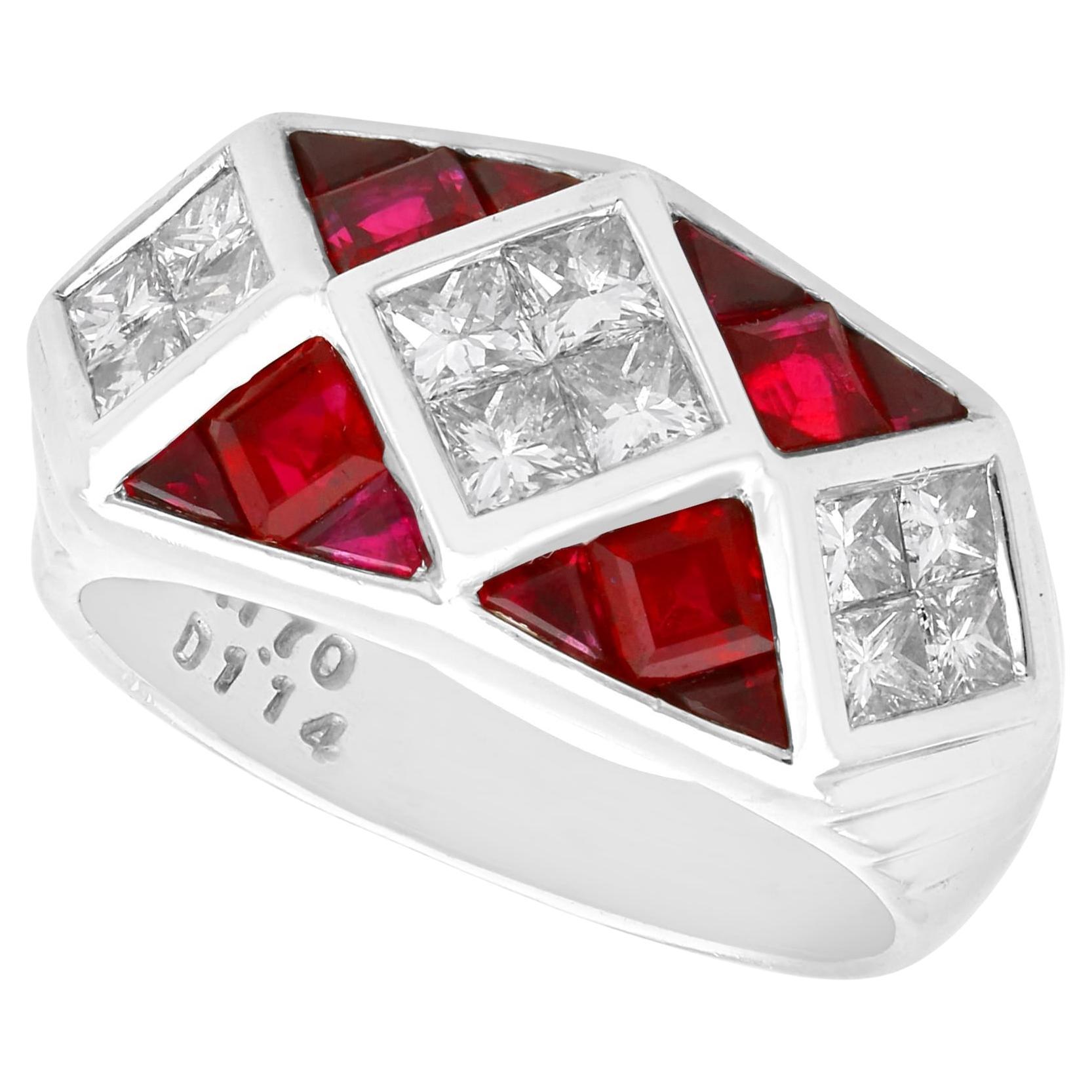 Anillo de vestido vintage de platino de 1,70 quilates de rubí y 1,14 quilates de diamantes, circa 1990 en venta