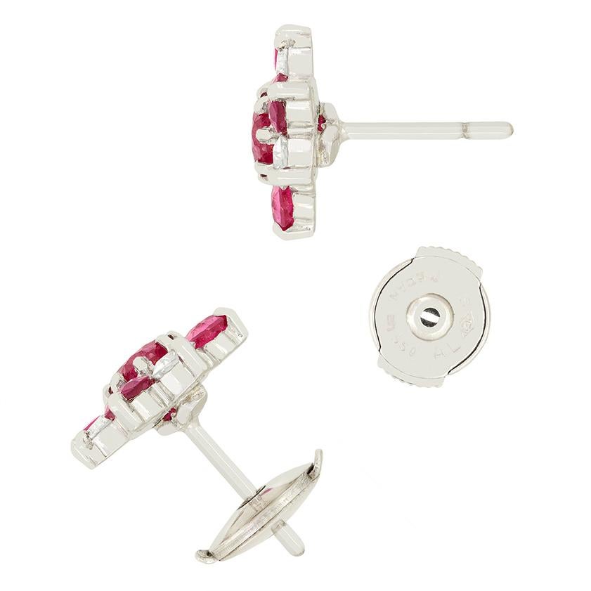 Pendientes vintage de racimo de rubíes y diamantes de 1,70 ct, con matasellos de 1978 en Bueno estado para la venta en London, GB