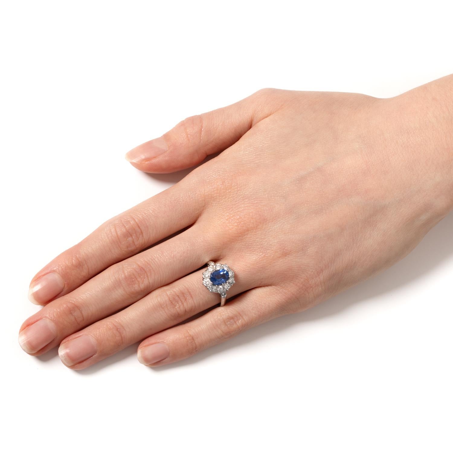 Vintage 1.70ct Sapphire and Diamond Cluster Ring, c.1970s For Sale 1