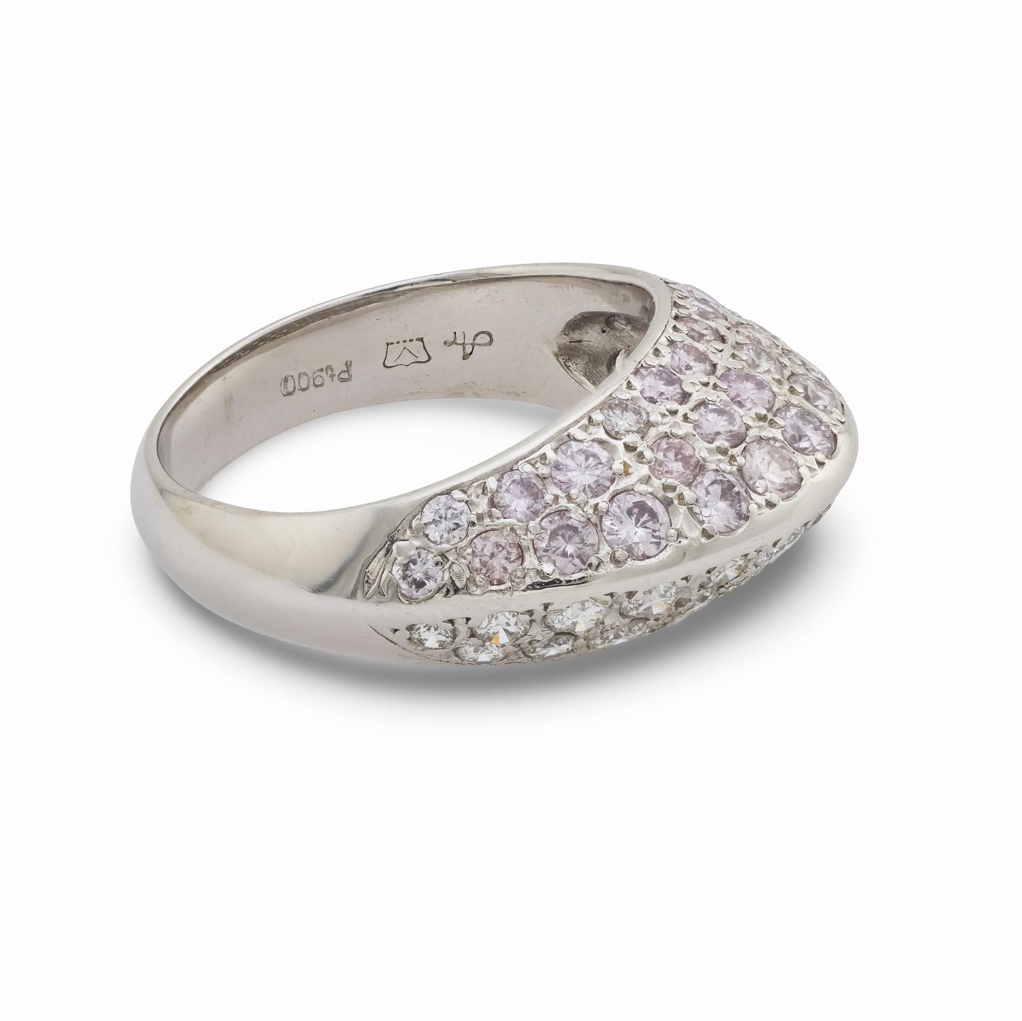 Anello cocktail vintage con pave di diamanti bianchi e rosa da 1,71 carati in platino In condizioni buone in vendita a Beverly Hills, CA