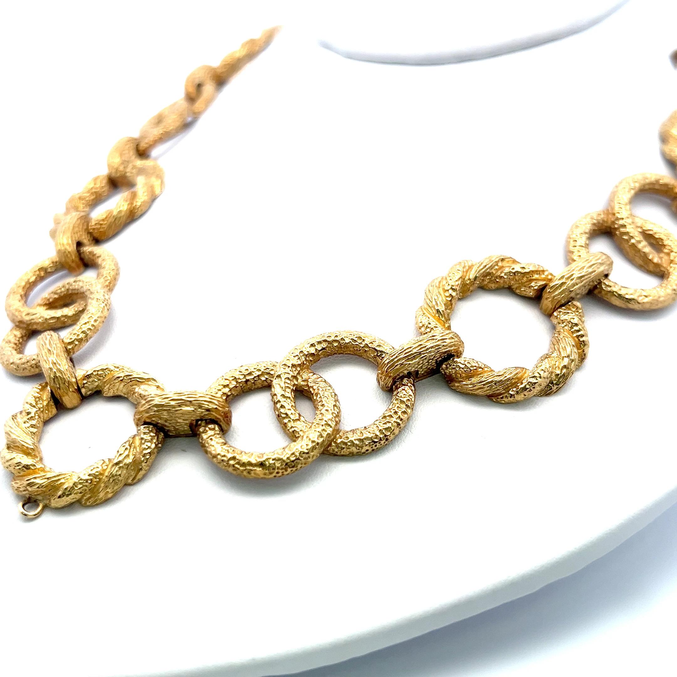 Titre :
Collier à maillons en or jaune 18 carats
Le style :
Lien
Métal :
Or jaune 18 carats
Dimension :
23*1.01*0.15IN
Poids :
171,3 grammes
Condit :
Vintage By
ID du produit :
4J1956
Note :
Veuillez noter que le poids, la couleur, la taille et la