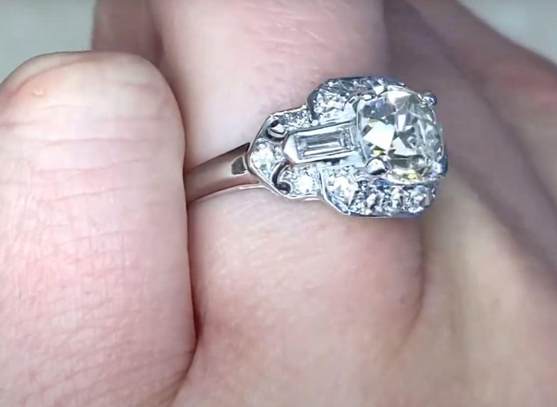 Vintage 1.72 Carat Old Euro-Cut Diamond Engagement Ring, Platinum, circa 1930 In Excellent Condition For Sale In New York, NY