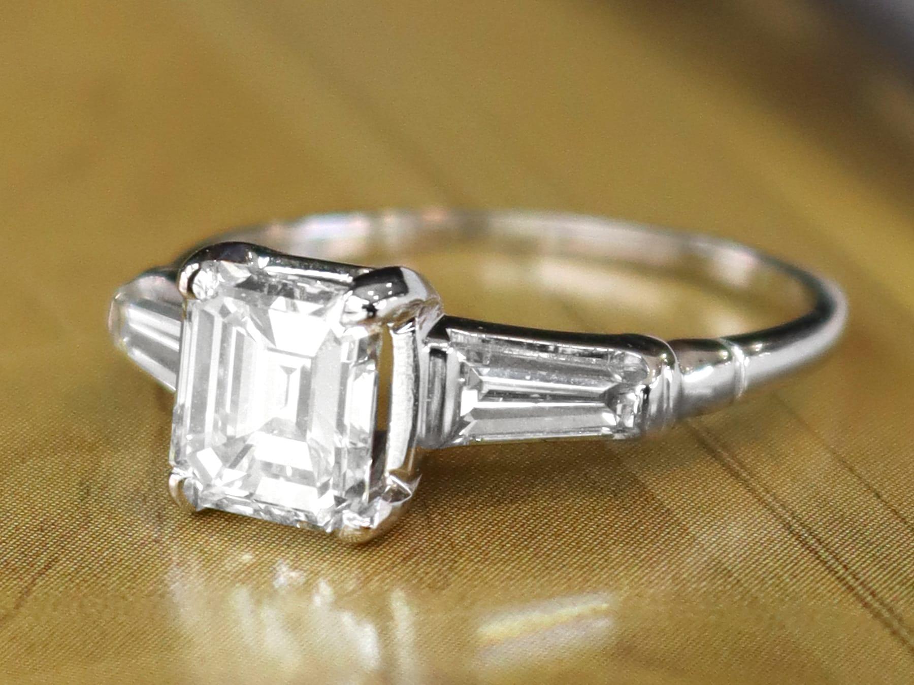 Taille Asscher Vintage 1.75 Carat Asscher cut Diamond Solitaire Engagement Ring in White Gold en vente