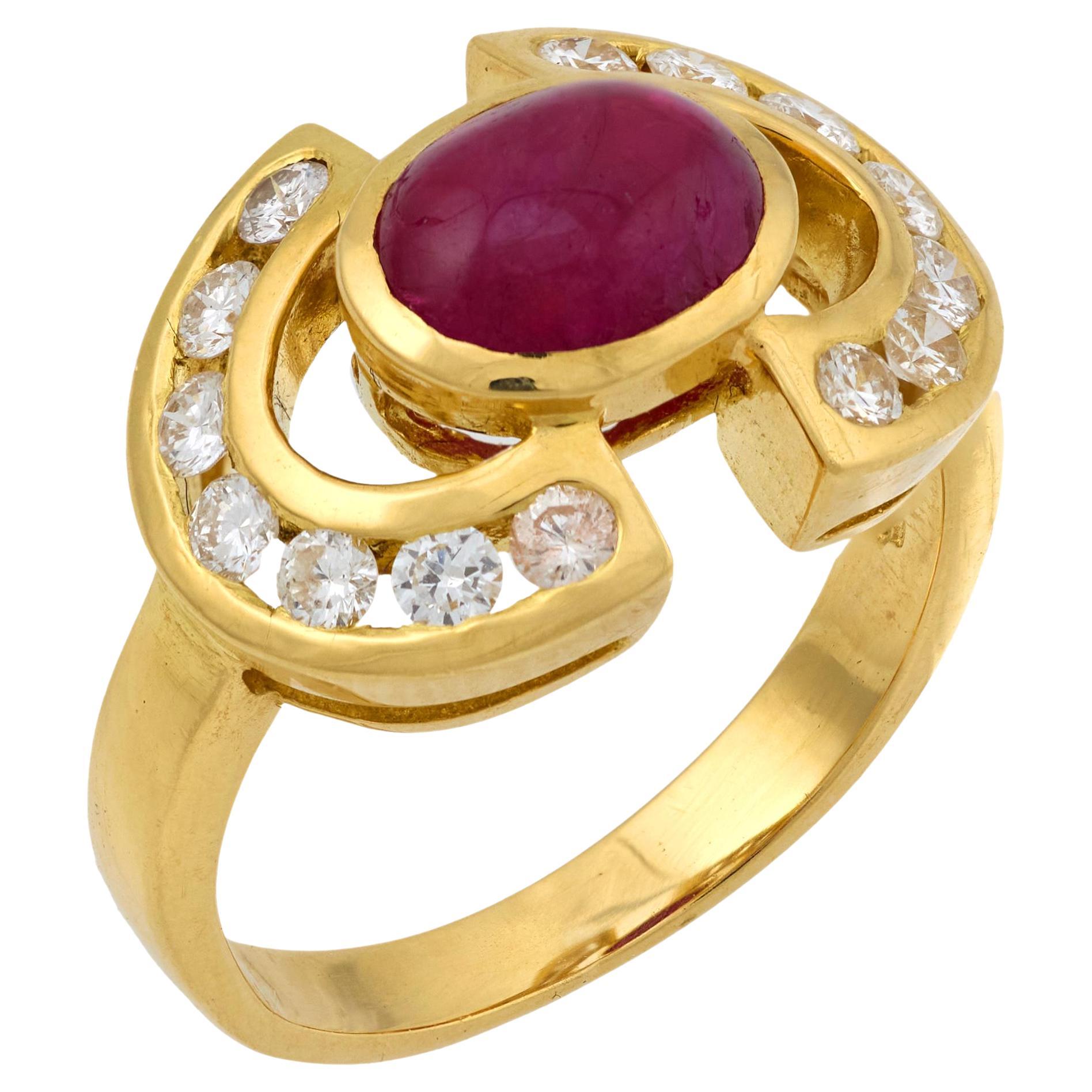 Anillo de cóctel vintage de oro amarillo de 18k con rubí diamante talla cabujón de 1,75 quilates