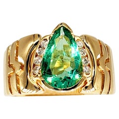Vintage 1.75 Carat Colombian Emerald Cocktail Ring 18 Karat Gold