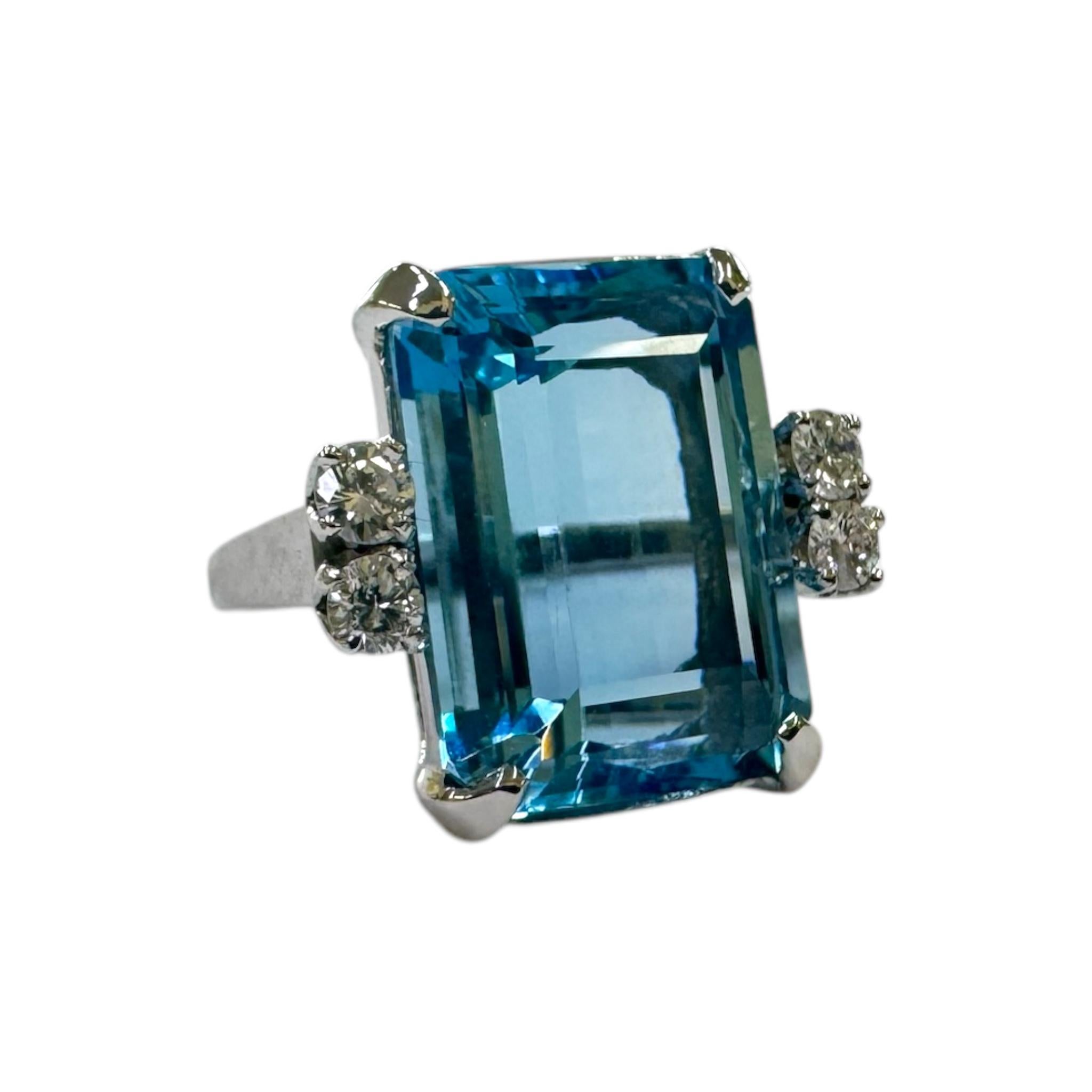 De las mujeres Anillo de cóctel vintage de aguamarina y diamantes Santa María de 17,5 quilates en venta