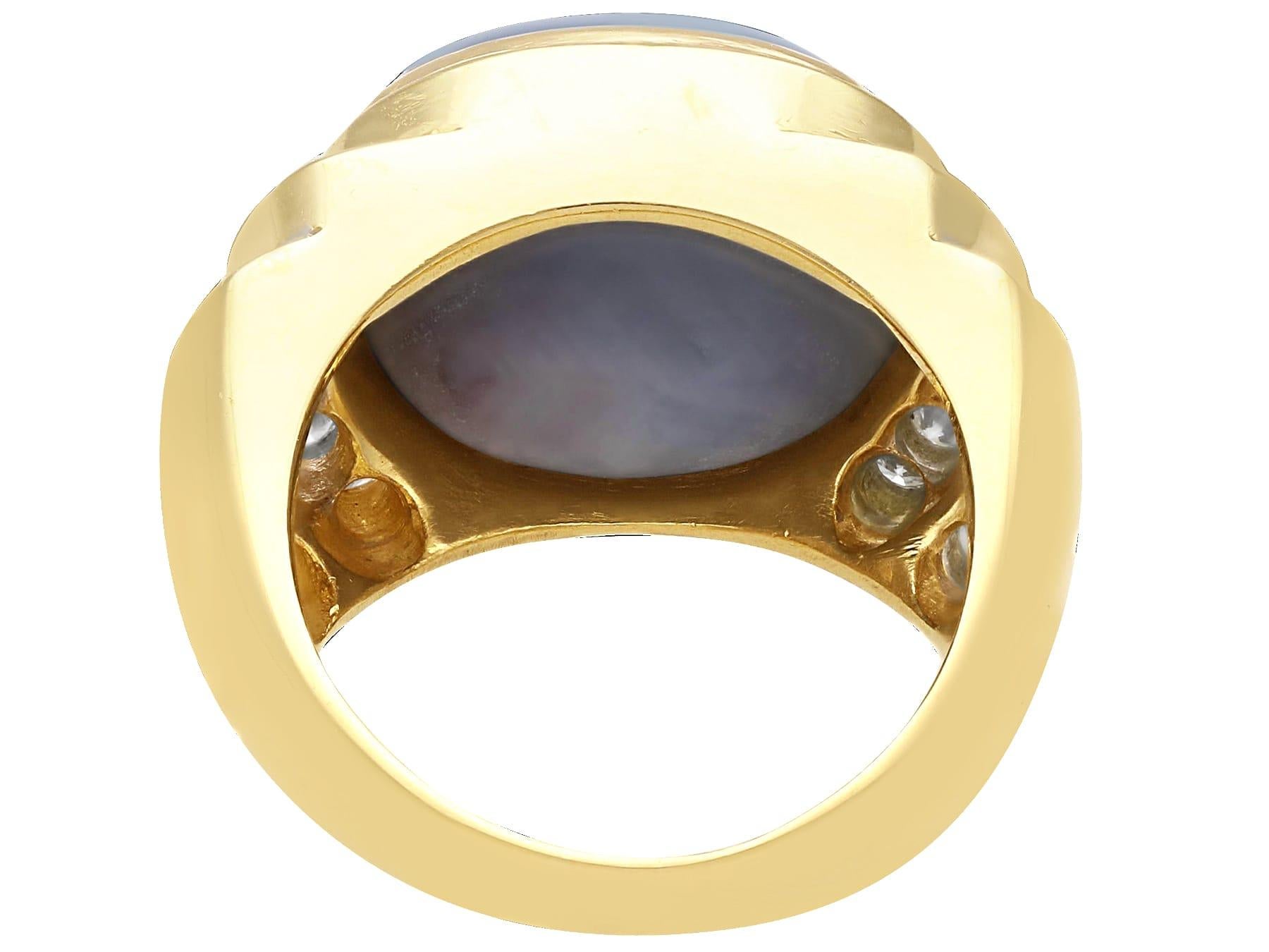 Vintage 17.50 Carat Star Sapphire and Diamond Yellow Gold Dress Ring, circa 1980 In Excellent Condition For Sale In Jesmond, Newcastle Upon Tyne