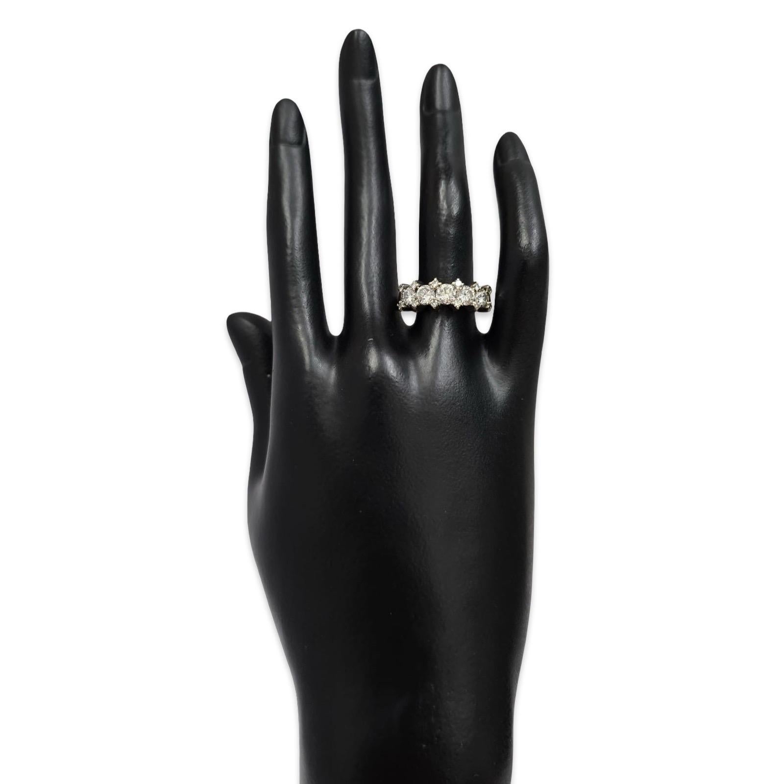 Vintage 1,75ctw Diamant Fünf-Stein-Halb-Ewigkeit Ring in 18K Gold im Zustand „Gut“ im Angebot in Miami, FL