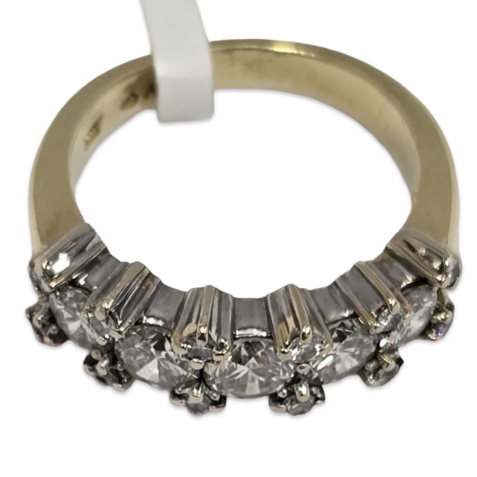Vintage 1,75ctw Diamant Fünf-Stein-Halb-Ewigkeit Ring in 18K Gold im Angebot 1