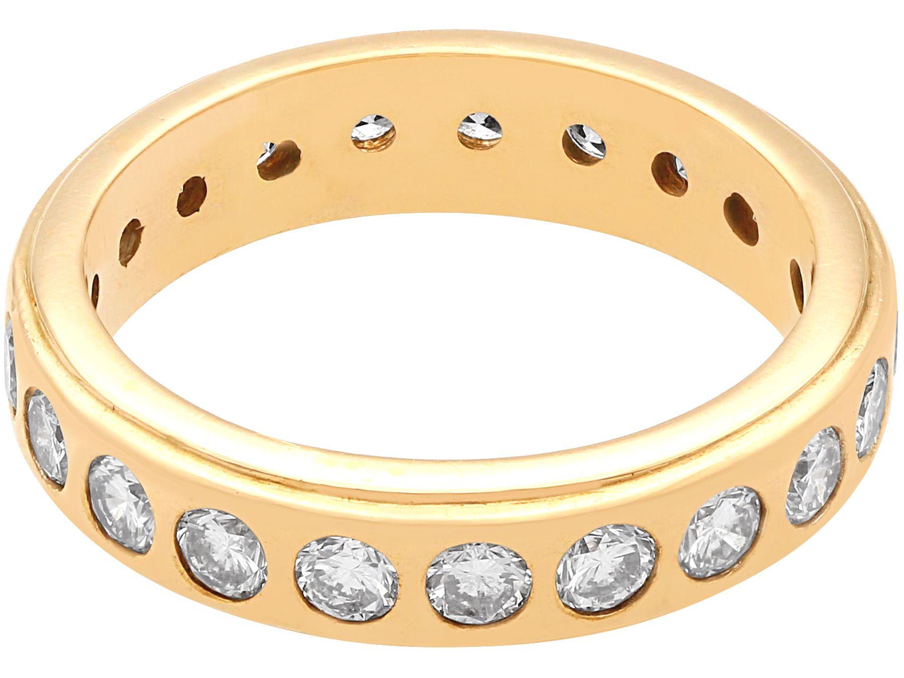 Round Cut Vintage 1.76 carat Diamond and Yellow Gold Full Eternity Ring, circa 1960 For Sale