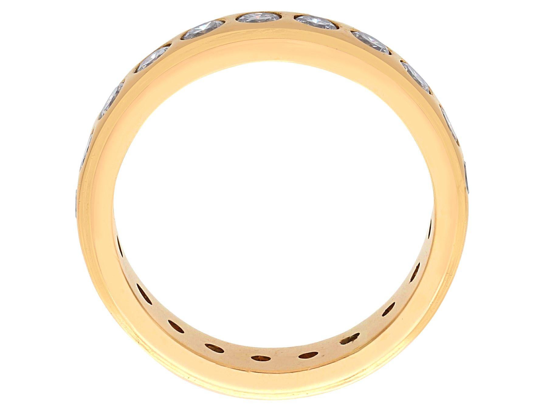Vintage 1.76 carat Diamond and Yellow Gold Full Eternity Ring, circa 1960 In Excellent Condition For Sale In Jesmond, Newcastle Upon Tyne