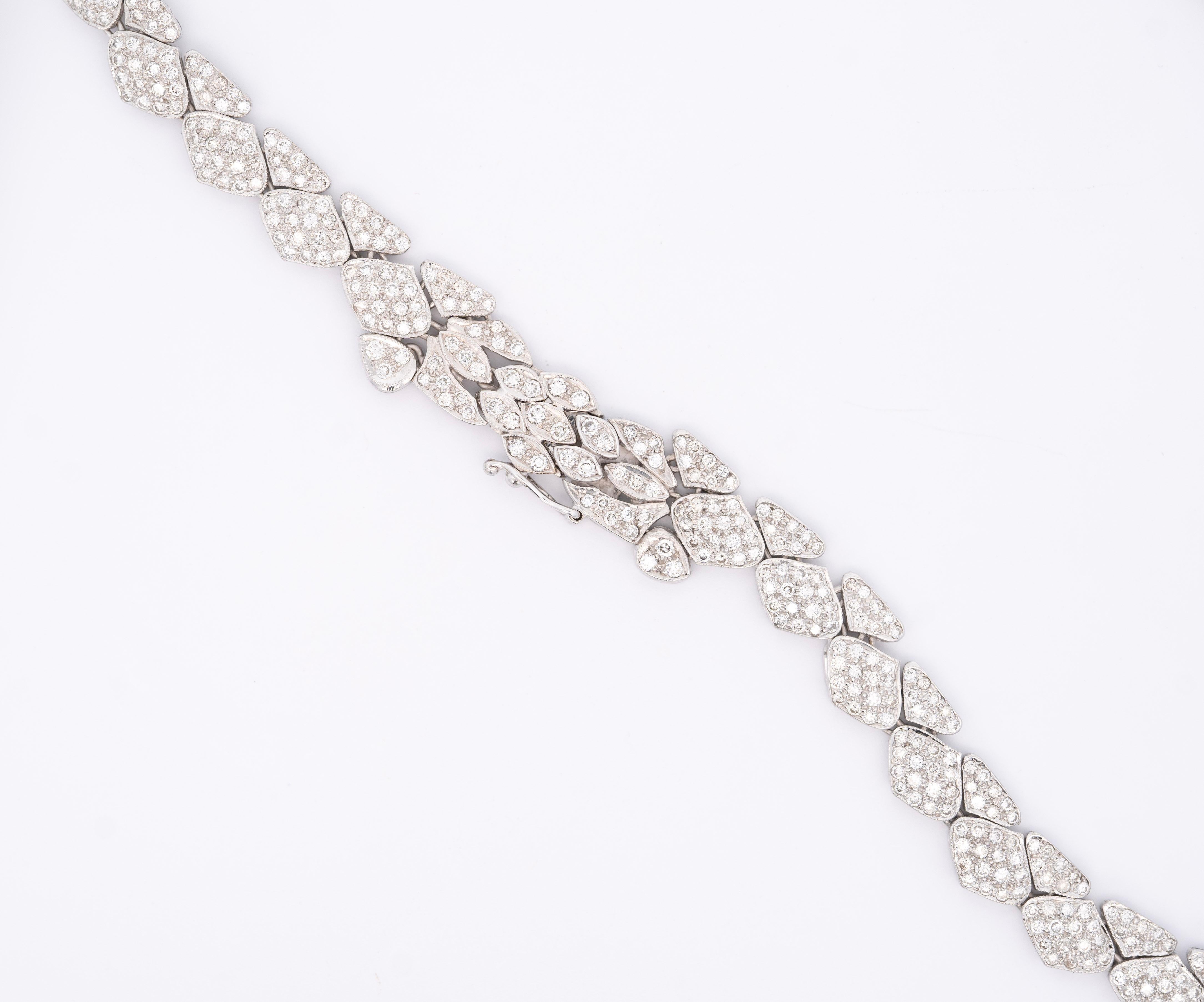 Brilliant Cut Vintage 17.6 Carat Round Diamond Pave Choker Necklace For Sale