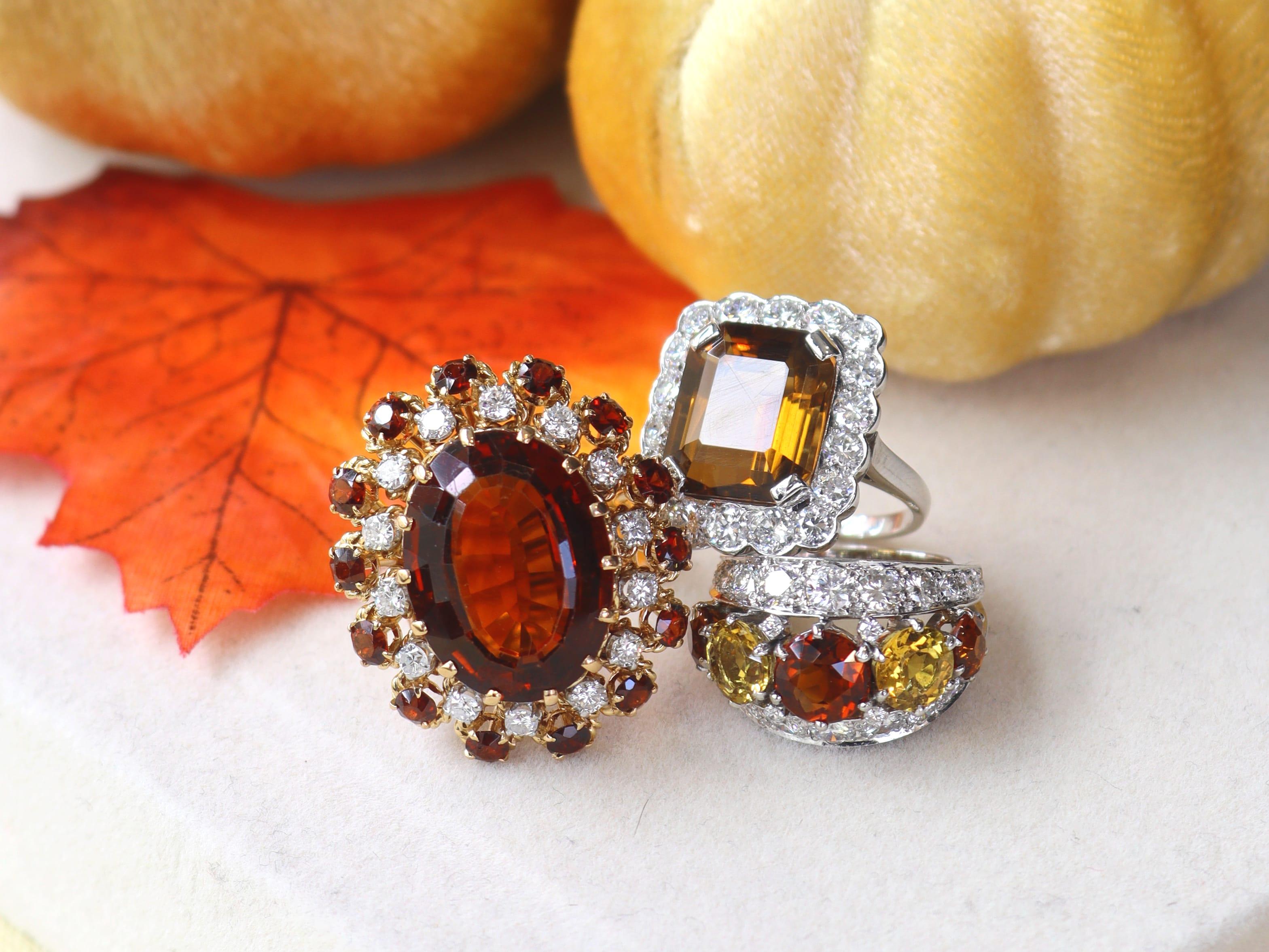 Oval Cut Vintage 17.67 carat Citrine and 1.33 carat Diamond Yellow Gold Cocktail Ring For Sale