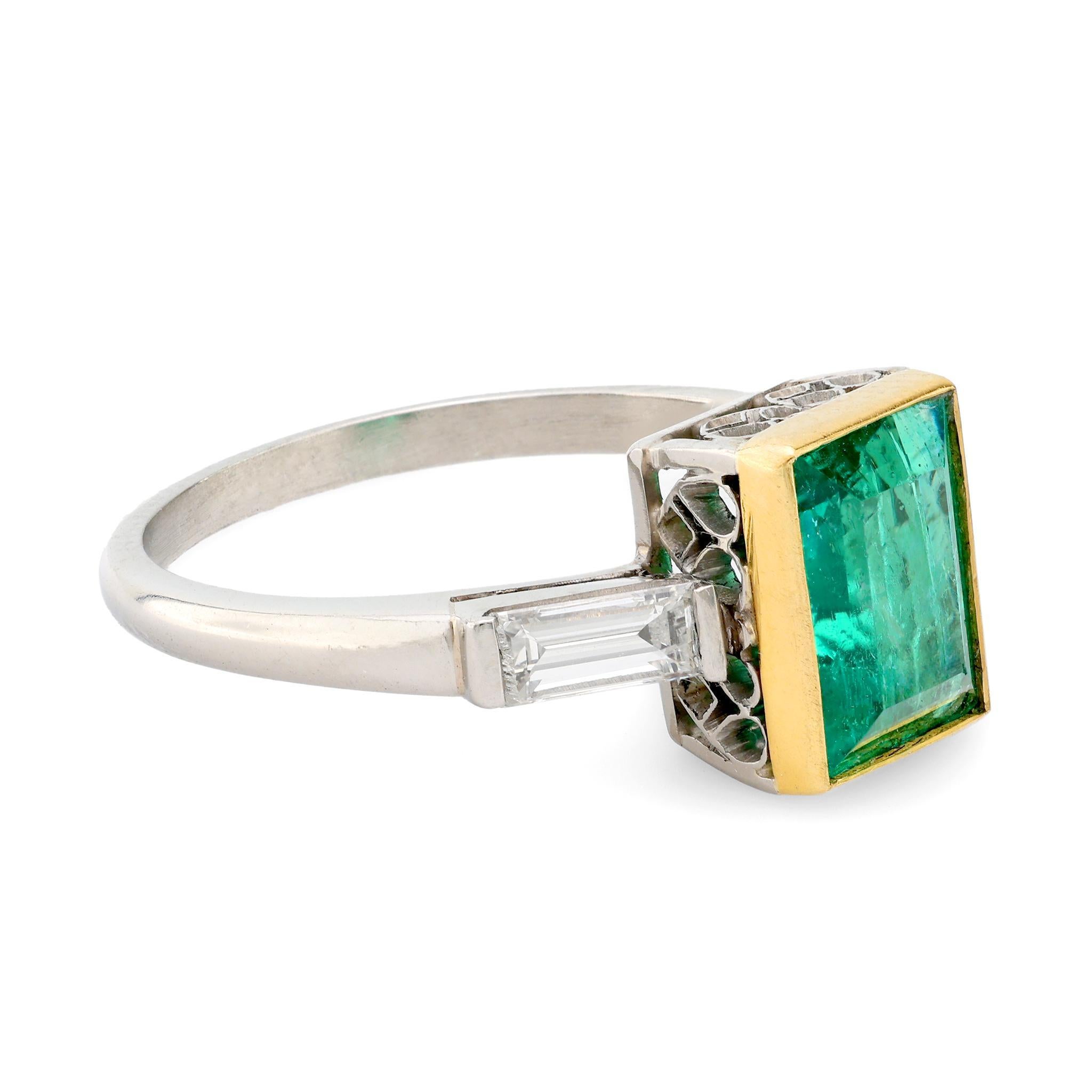 Anillo vintage de oro amarillo y platino con diamante esmeralda de 1,77 quilates Moderno en venta