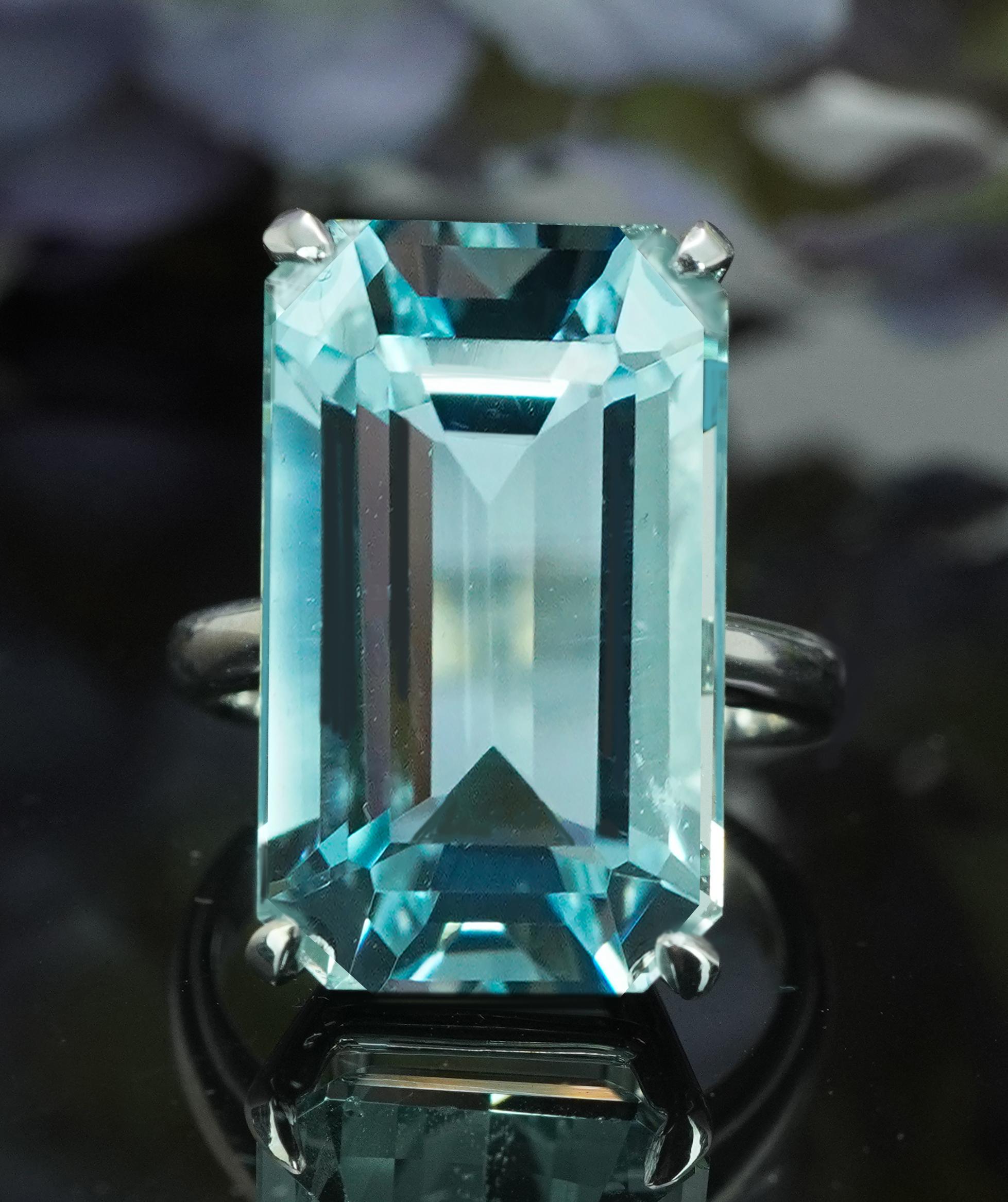  Vintage 17ct Emerald cut Aquamarin Solitär 14K Weißgold Großer Cocktail Ring

Dies ist ein alter Nachlass-Schatz, der in reichem 14-karätigem Weißgold gefertigt wurde. Die echte Erde abgebaut lebendige Aquamarin Maßnahmen 20,17mm x 12,17mm