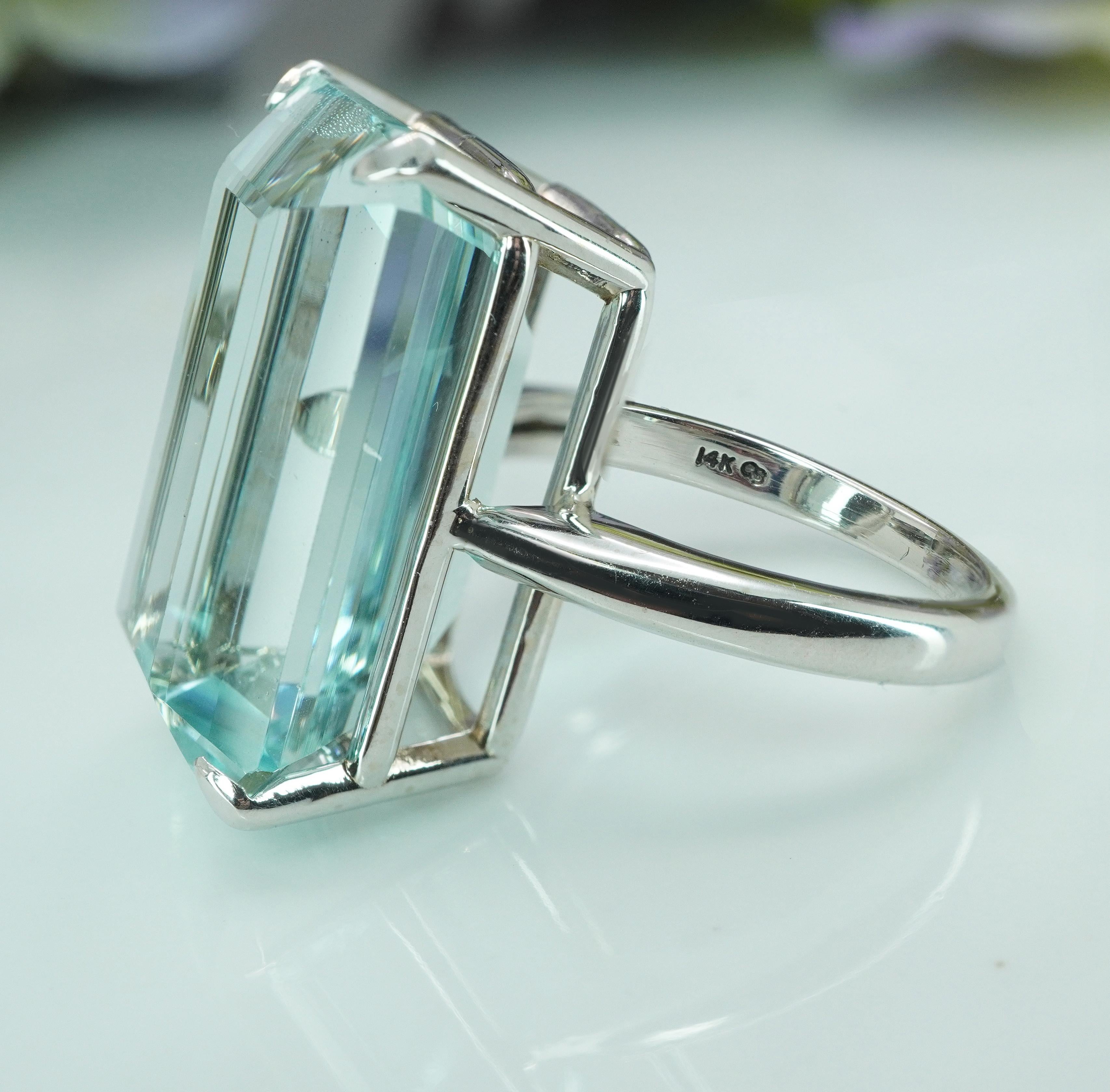 Vintage 17ct Emerald cut Aquamarin Solitär 14K Weißgold Großer Cocktail Ring (Smaragdschliff) im Angebot