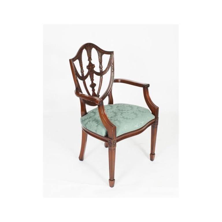 Table de salle à manger vintage de 17 pieds à quatre piliers en acajou et 18 chaises fédérales du 20ème siècle en vente 9