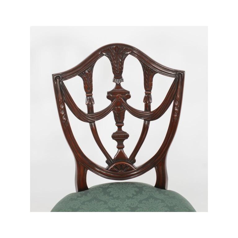 Table de salle à manger vintage de 17 pieds à quatre piliers en acajou et 18 chaises fédérales du 20ème siècle en vente 12