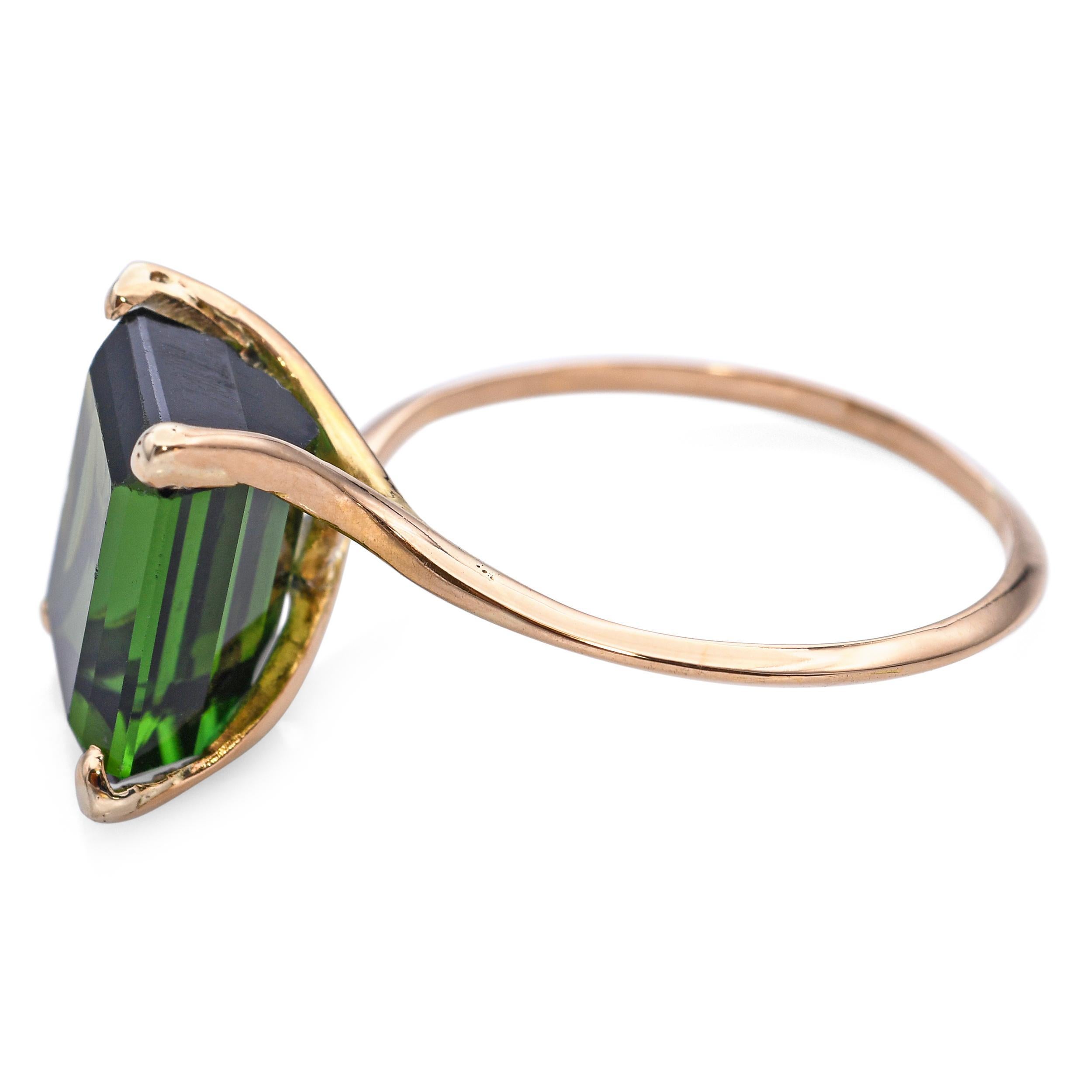 Vintage 17k Yellow Gold 4.75ct Green Tourmaline Ring Bon état - En vente à New York, NY