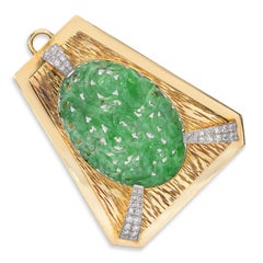 Vintage 17k Yellow Gold Floral Carved Jade and 1.68ctw Diamond Pendant