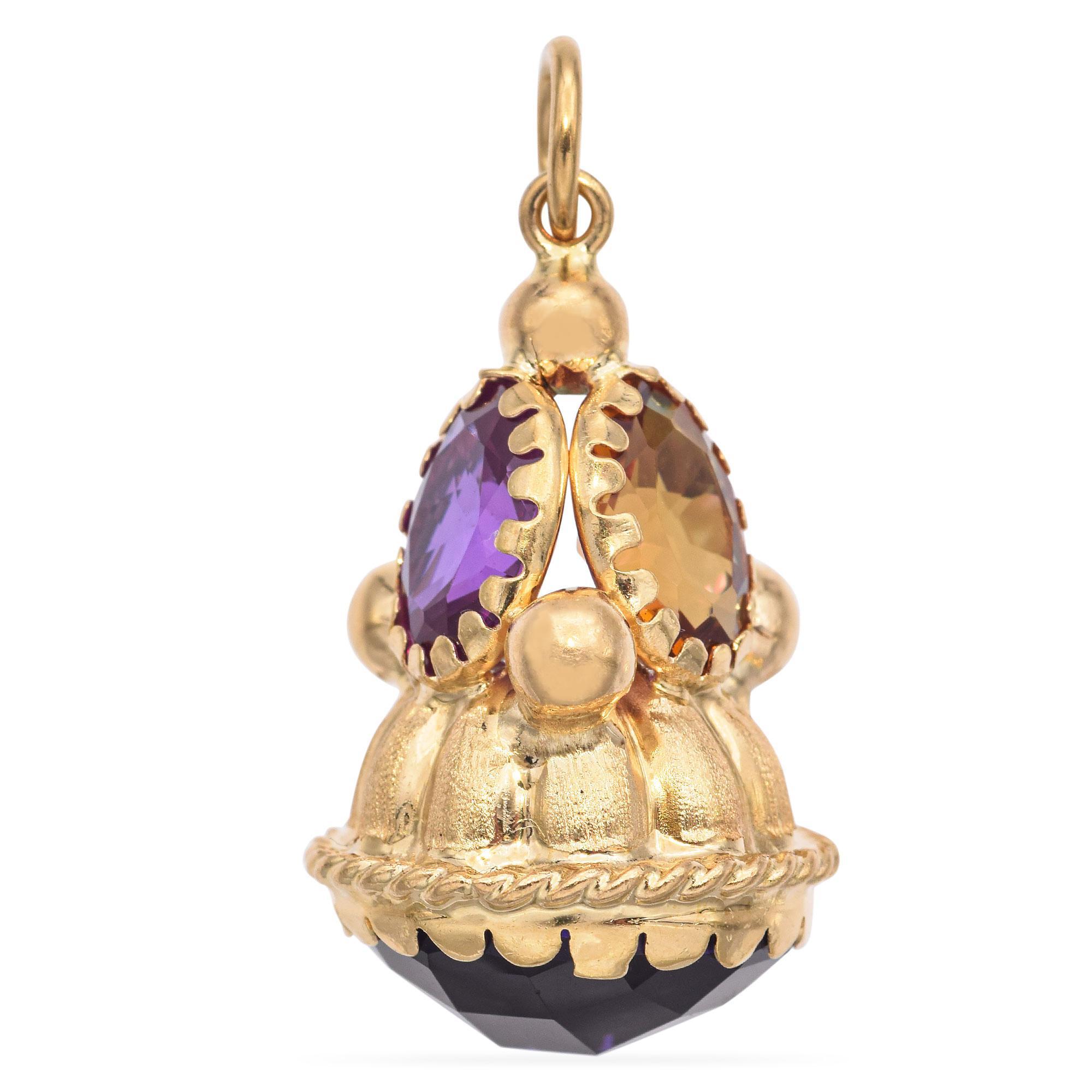 Taille ronde Pendentif à breloques en or jaune 17k avec plusieurs pierres précieuses en vente