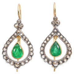 Boucles d'oreilles vintage en or jaune 17 carats et argent, ornées d'émeraudes et de diamants d'un poids total de 2,46 carats