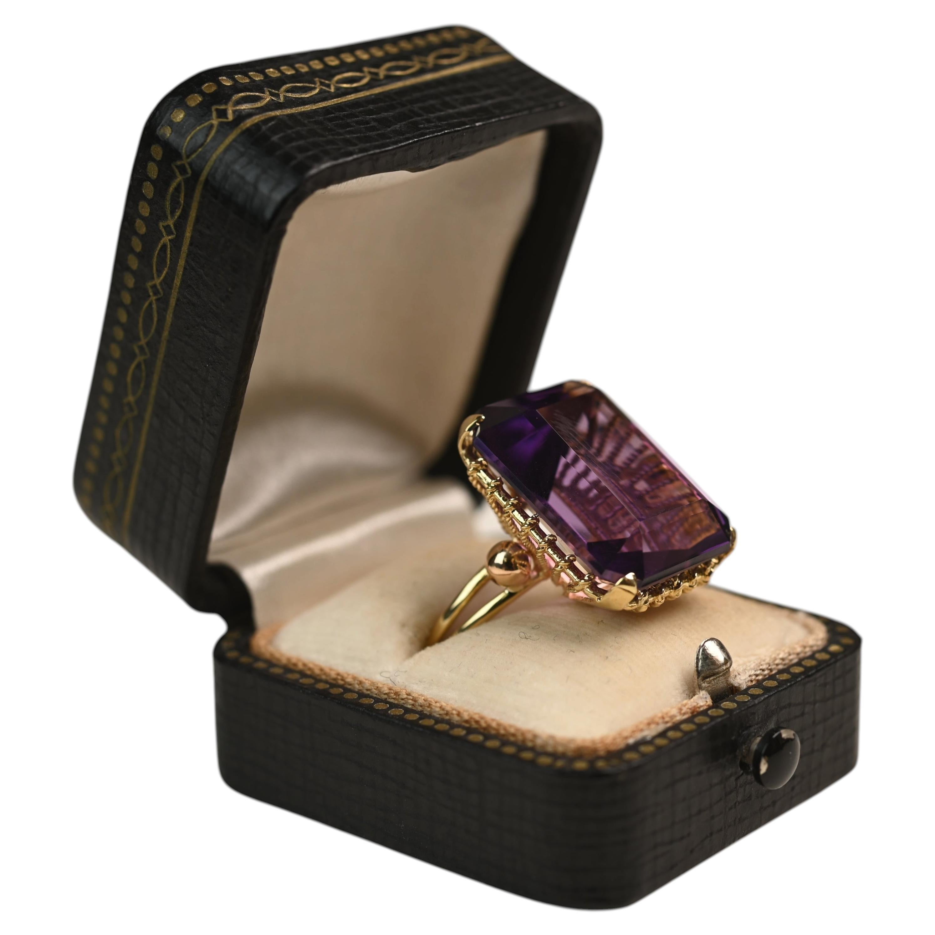 Vintage 18 Carat Amethyst Ring. Emerald Cut Amethyst Ring 18K Yellow Gold 1960