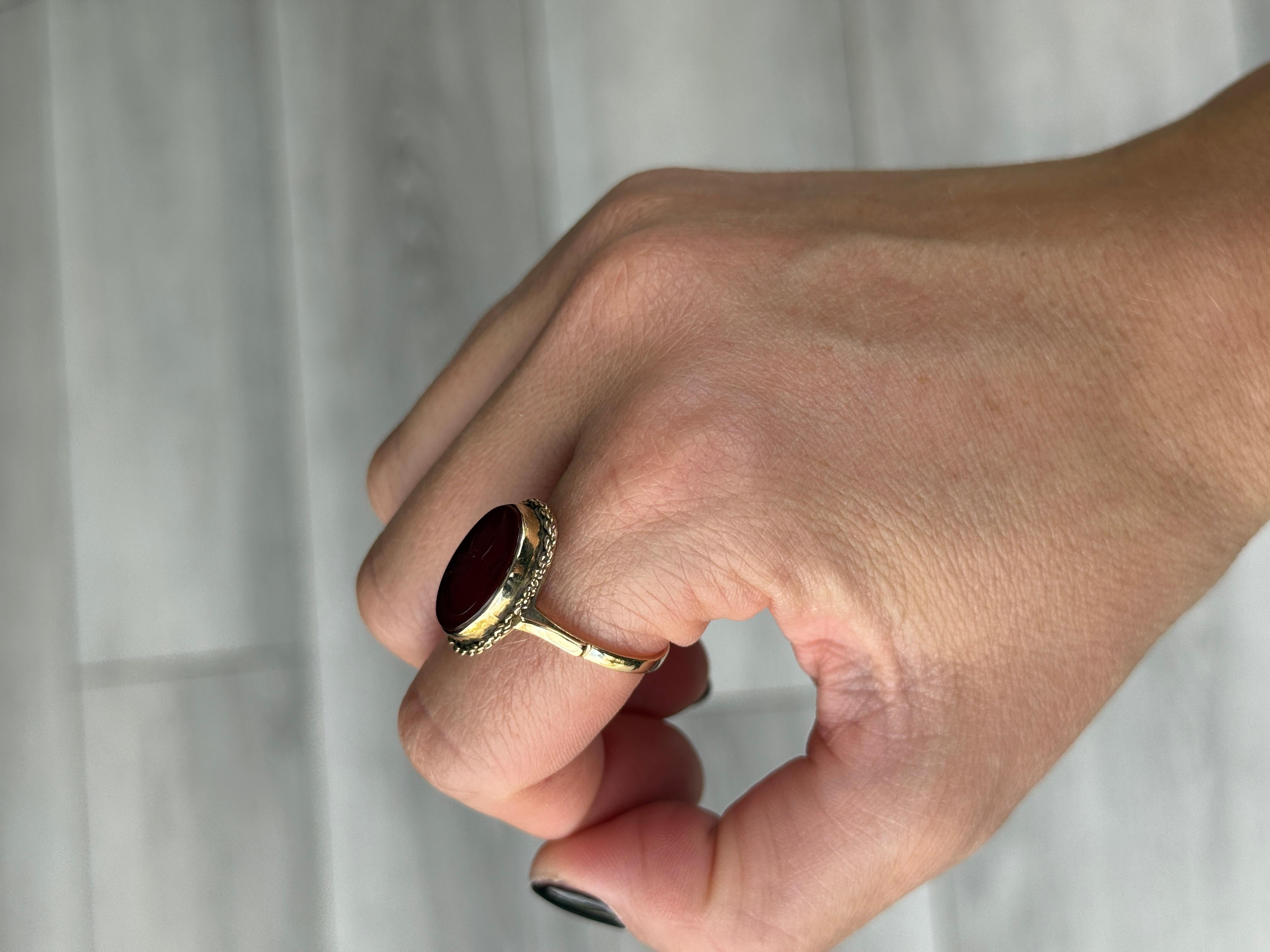 Vintage 18 Carat Gold and Carnelian Intaglio Signet Ring Bon état - En vente à Chipping Campden, GB