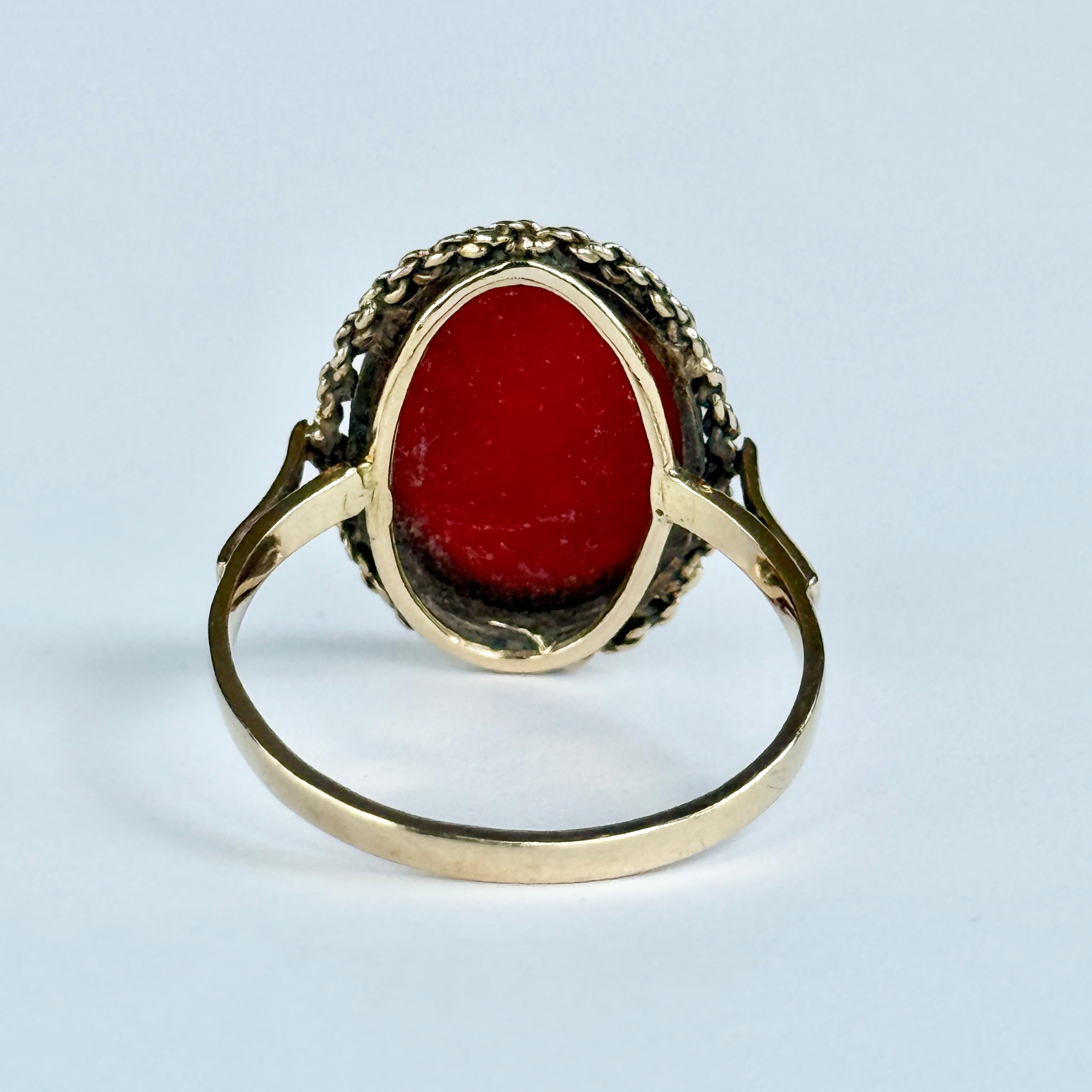 Vintage 18 Carat Gold and Carnelian Intaglio Signet Ring Unisexe en vente