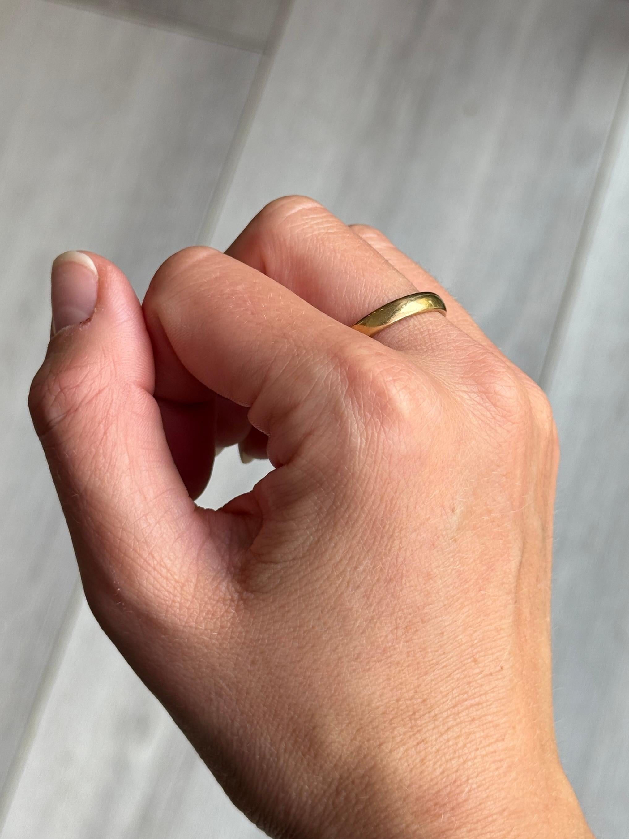 Modern Vintage 18 Carat Gold Band For Sale