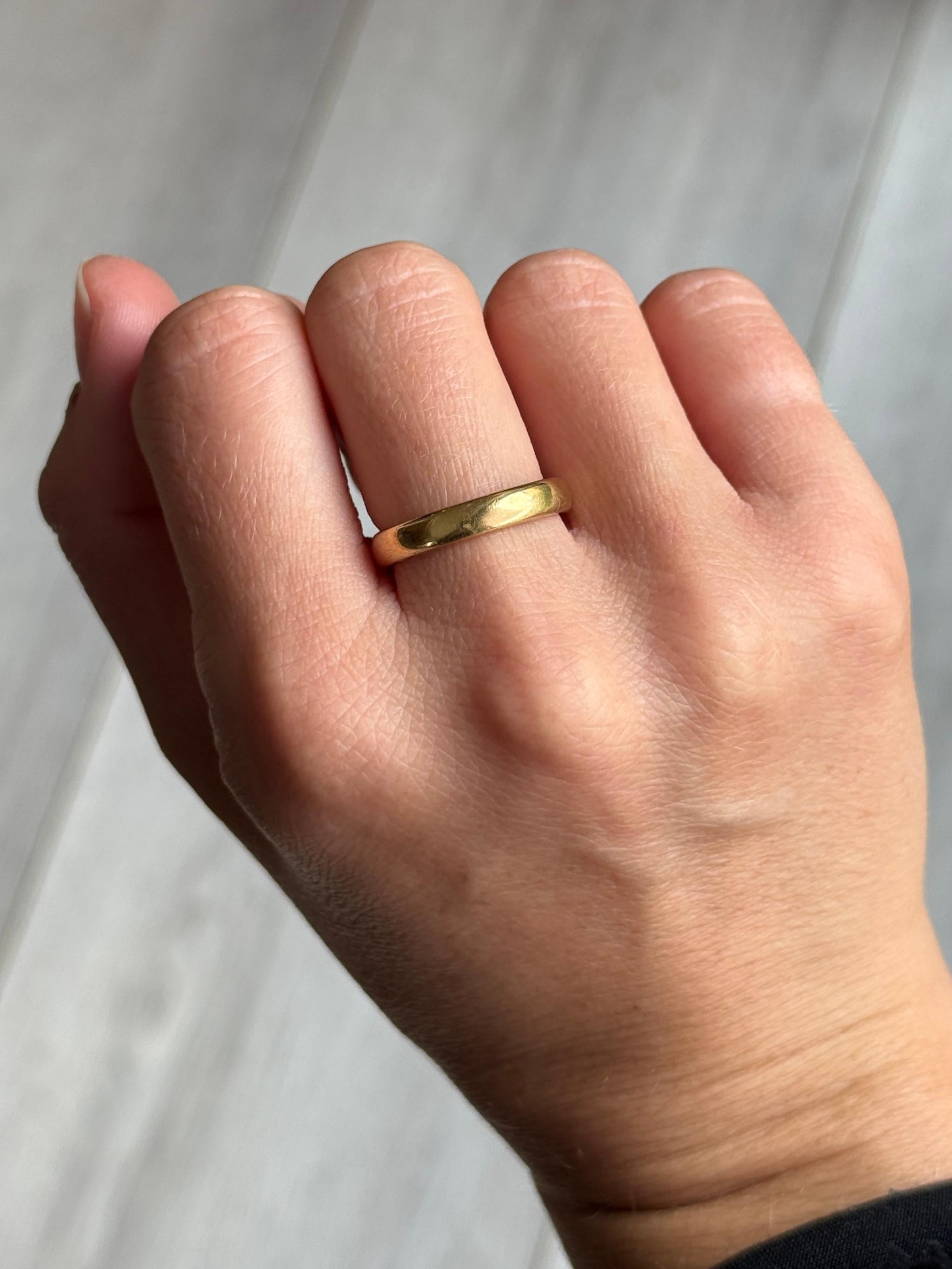 Women's or Men's Vintage 18 Carat Gold Band For Sale
