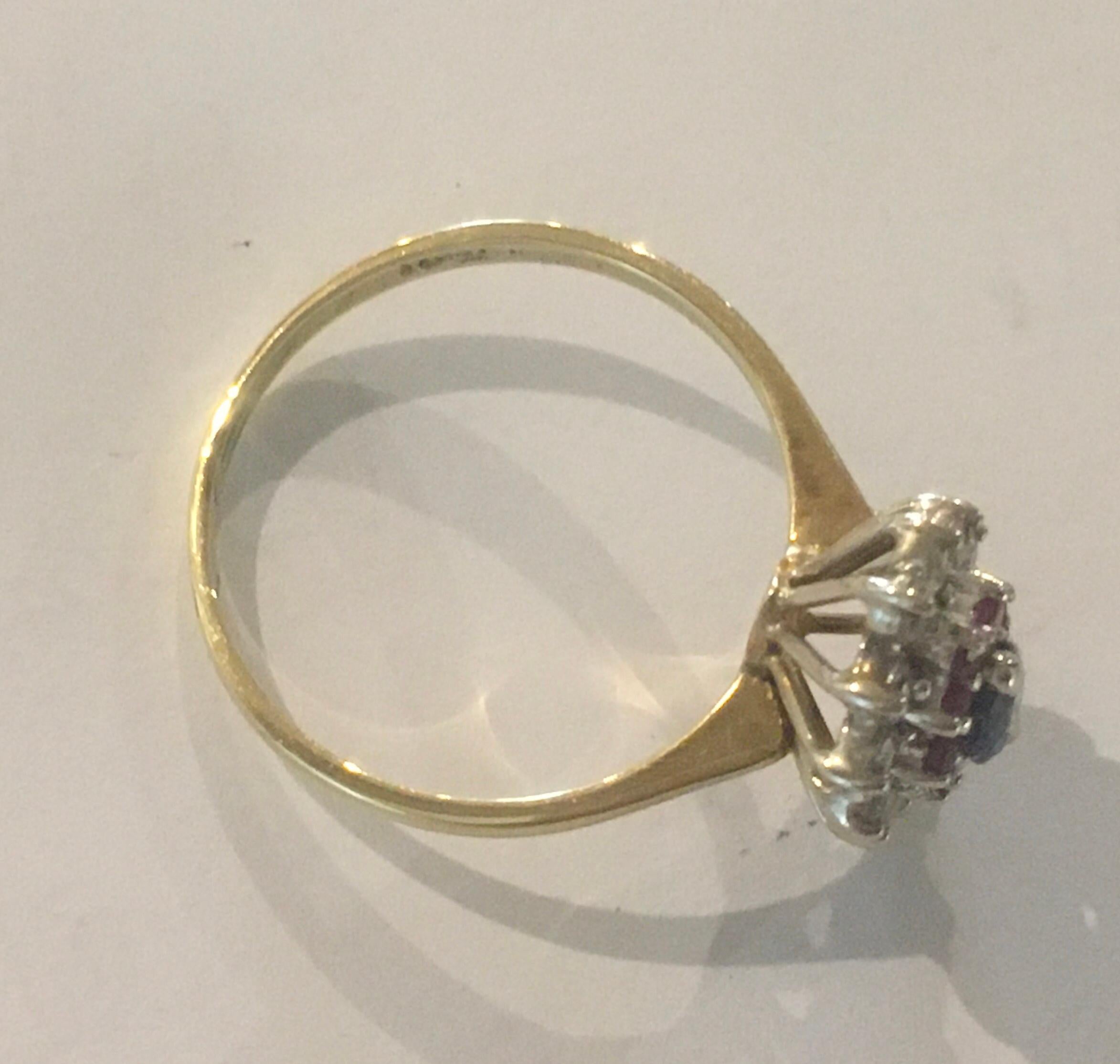 Vintage 18 Carat Gold Cluster Ring Set with Sapphire Rubies and Diamonds For Sale 2