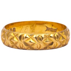 Vintage 18 Carat Gold Decorative Band Vintage 18 Carat Gold Decorative Band