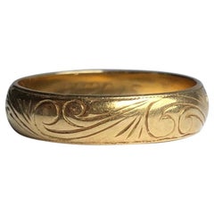 Vintage 18 Carat Gold Decorative Band